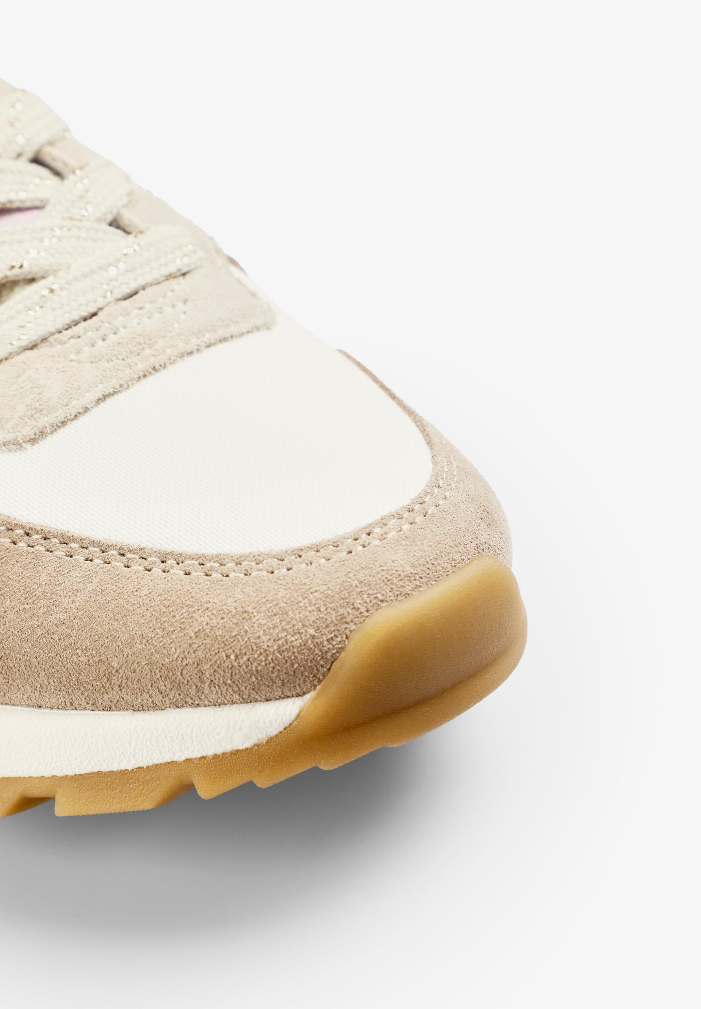 SAPATILHAS COM SOLA EM CONTRASTE