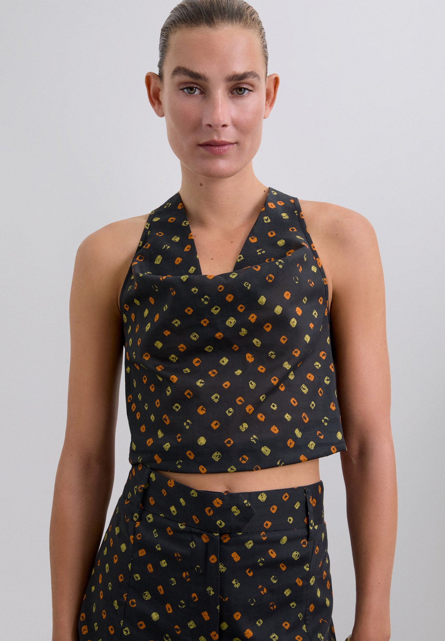 TOP COM PADRÃO EM 100% ALGODÃO