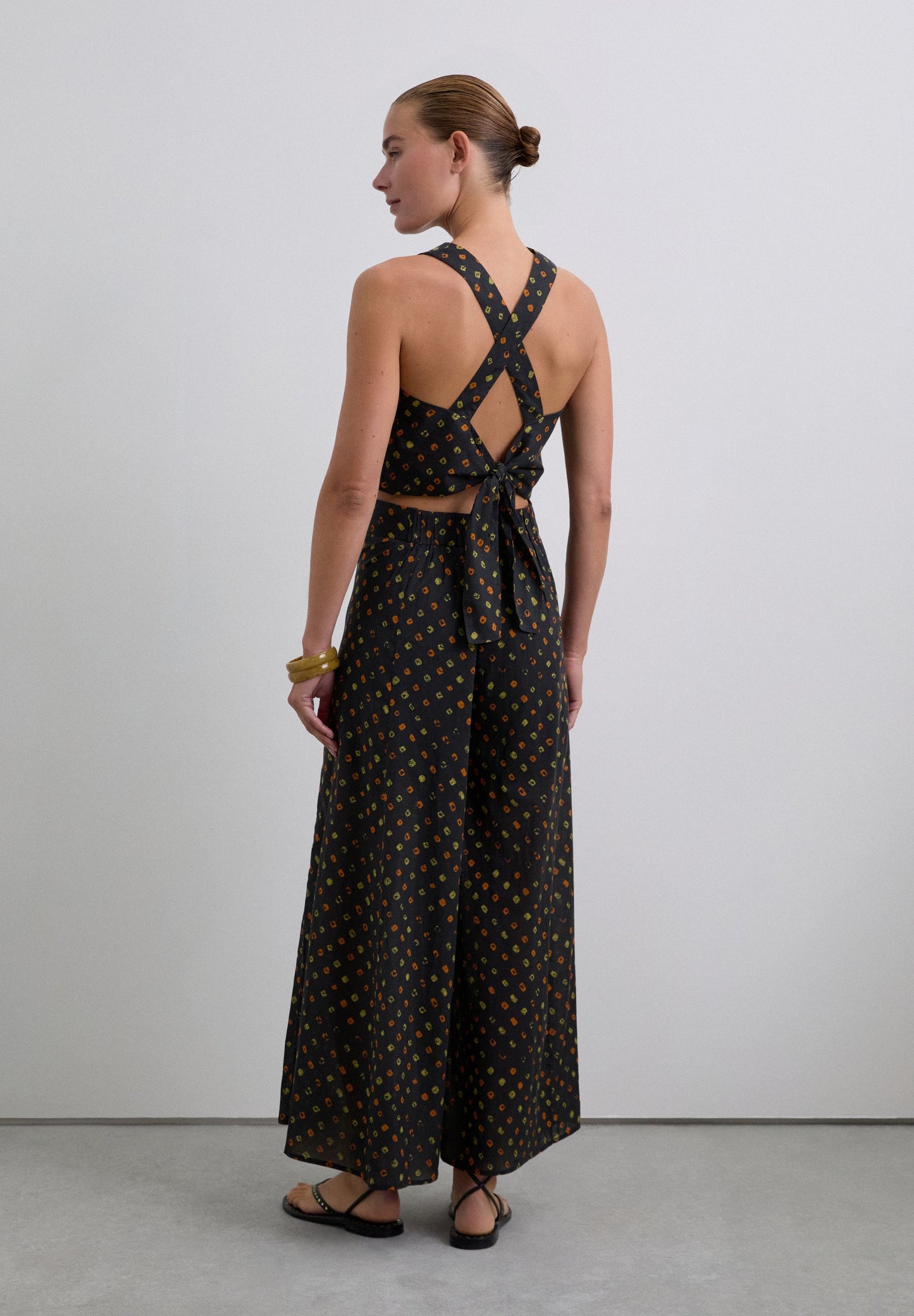 CALÇAS COM PADRÃO EM 100% ALGODÃO