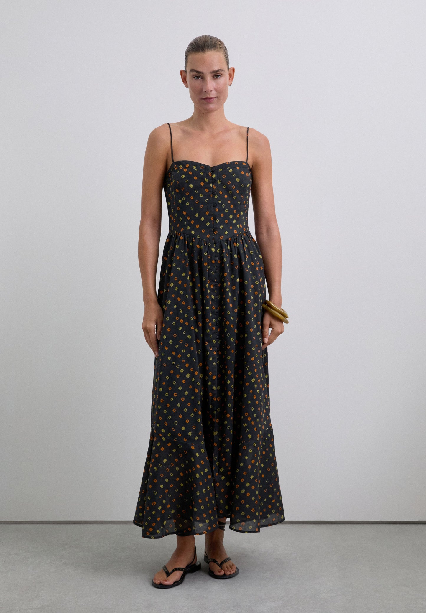 VESTIDO COM PADRÃO ESTAMPADO