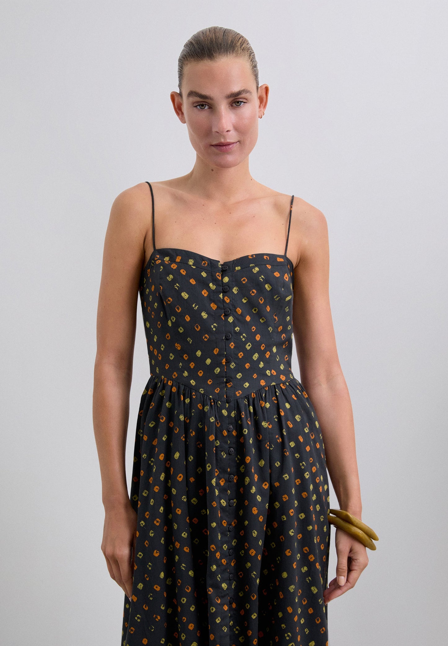 VESTIDO COM PADRÃO ESTAMPADO