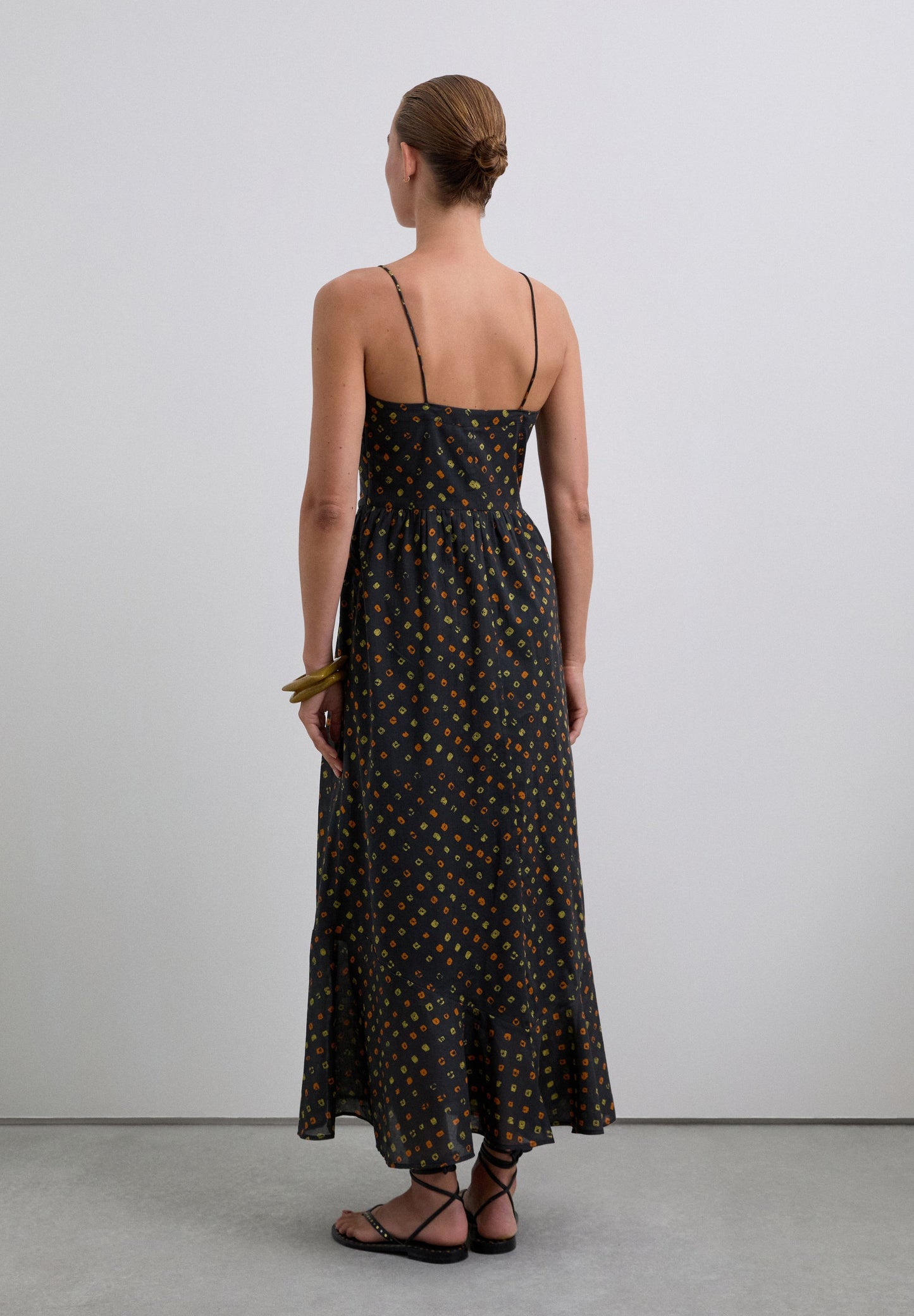 VESTIDO COM PADRÃO ESTAMPADO