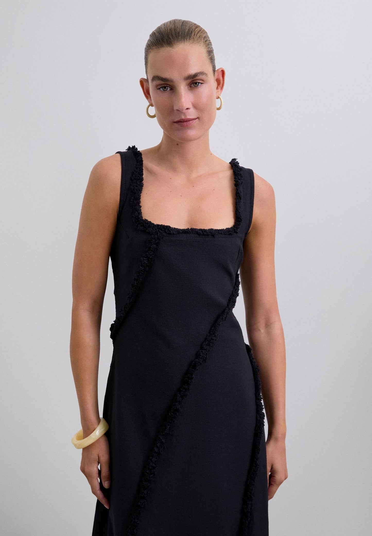 VESTIDO COM FRANJAS E PESPONTO