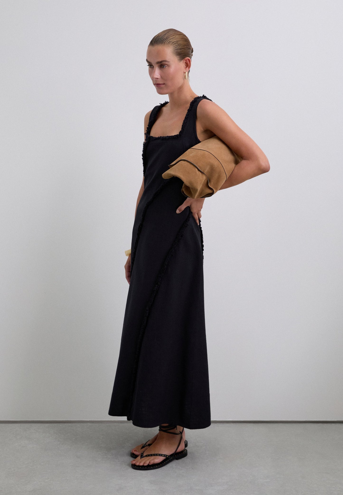 VESTIDO COM FRANJAS E PESPONTO