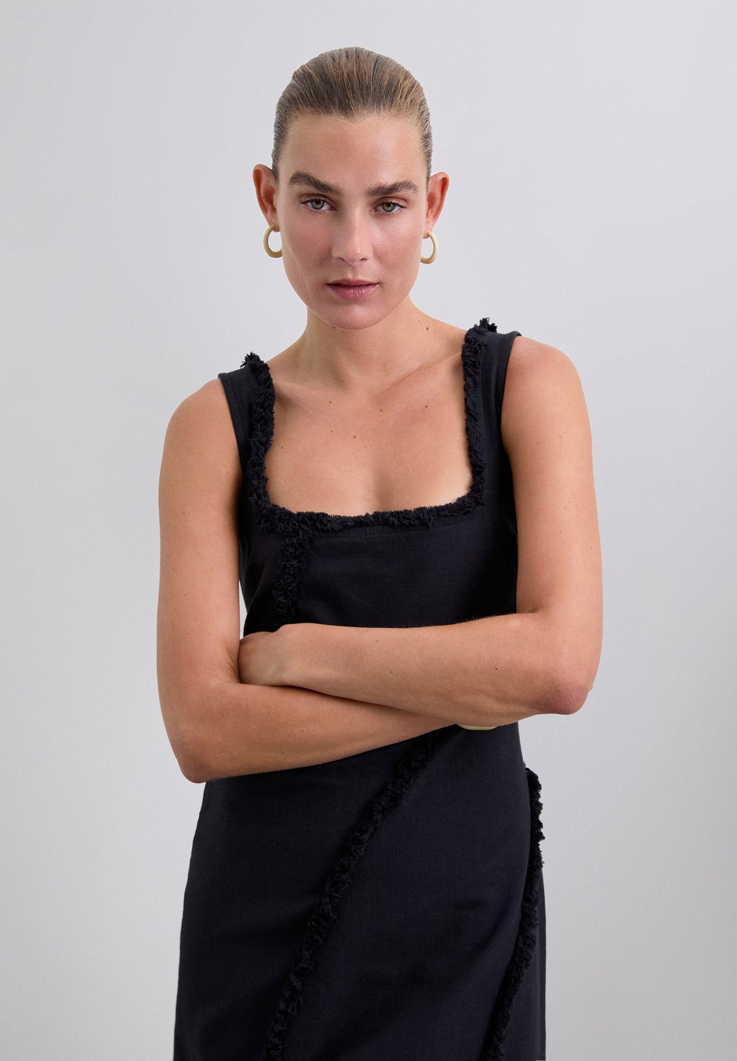 VESTIDO COM FRANJAS E PESPONTO