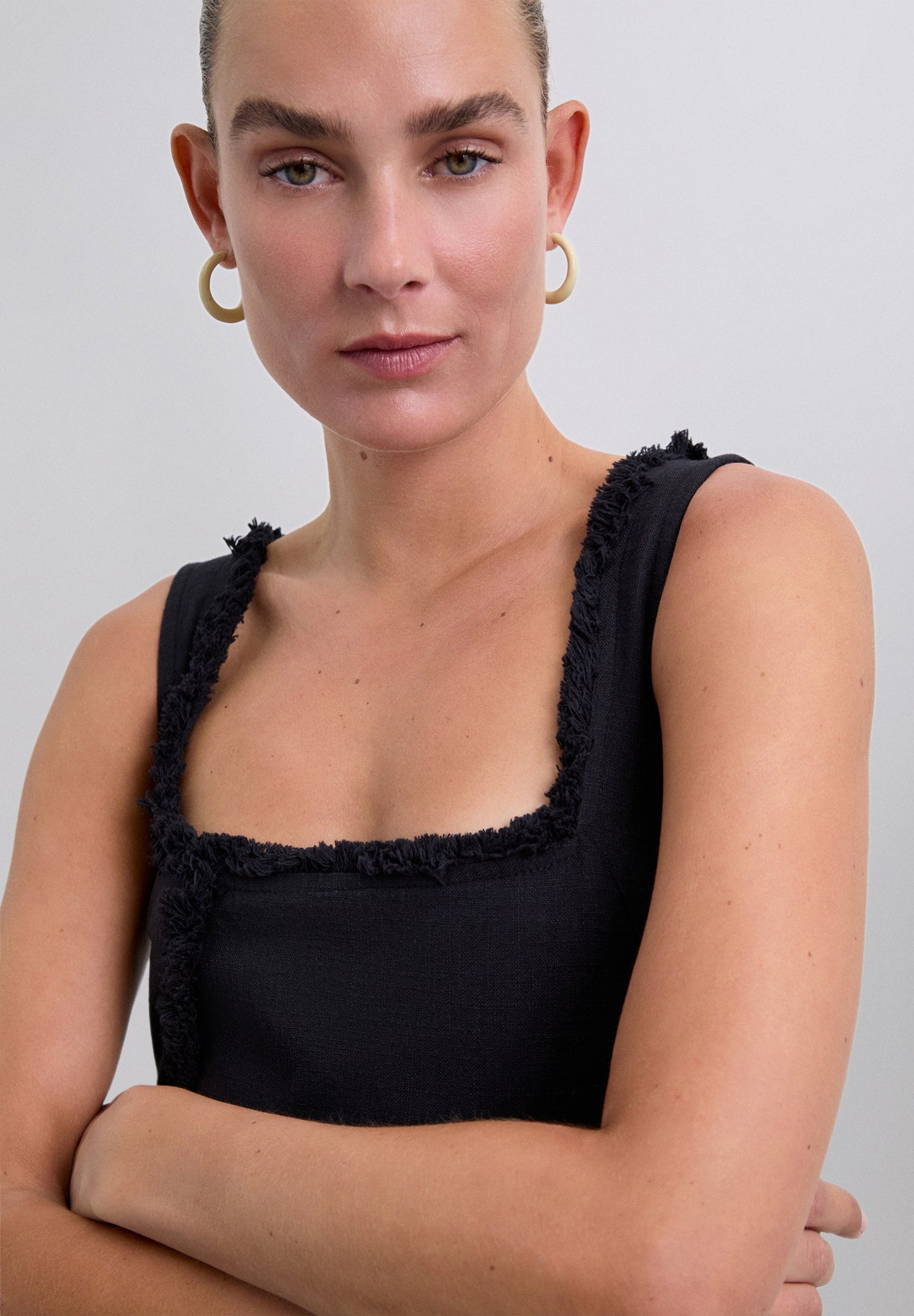 VESTIDO COM FRANJAS E PESPONTO