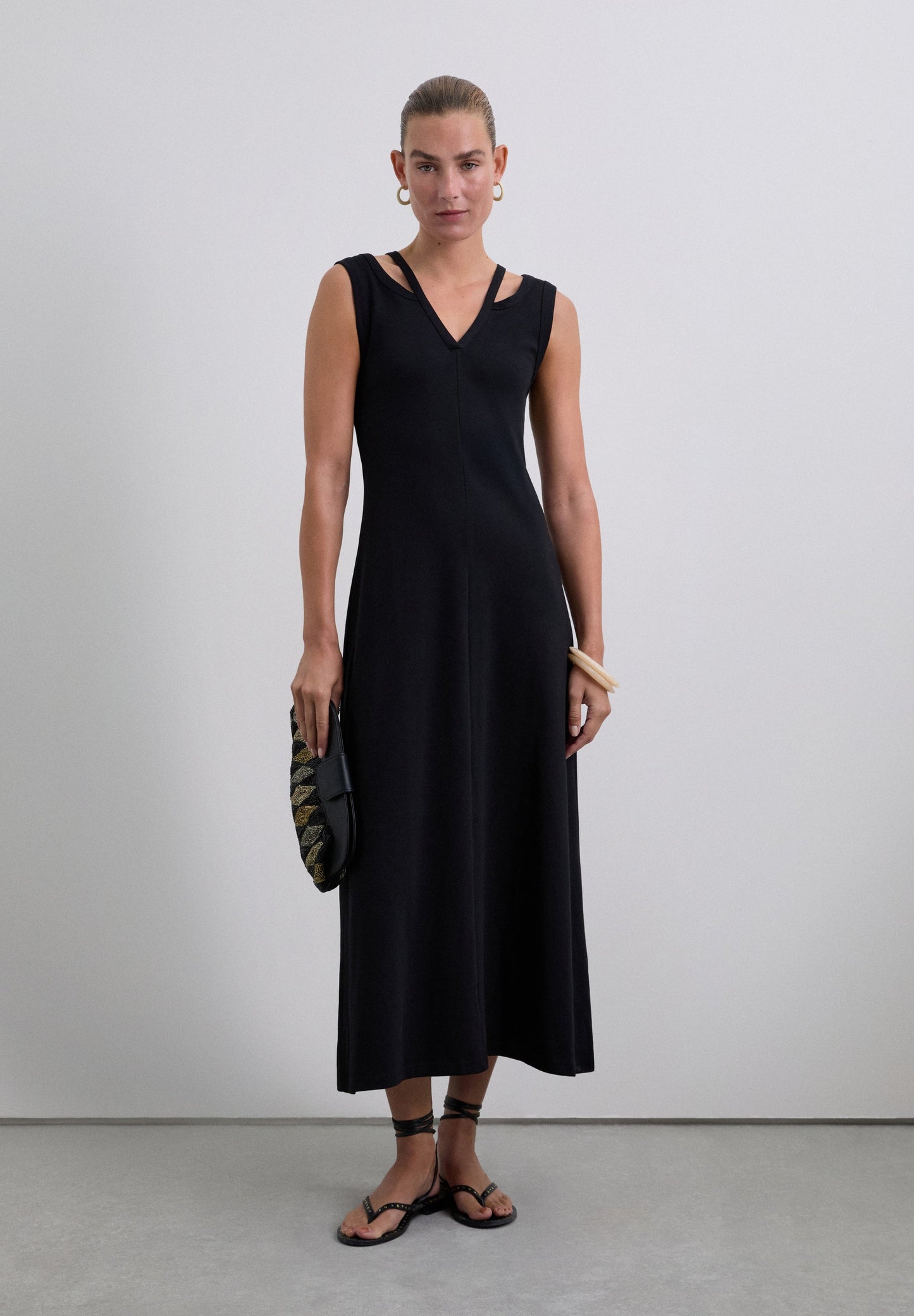 VESTIDO MIDI CUT OUT