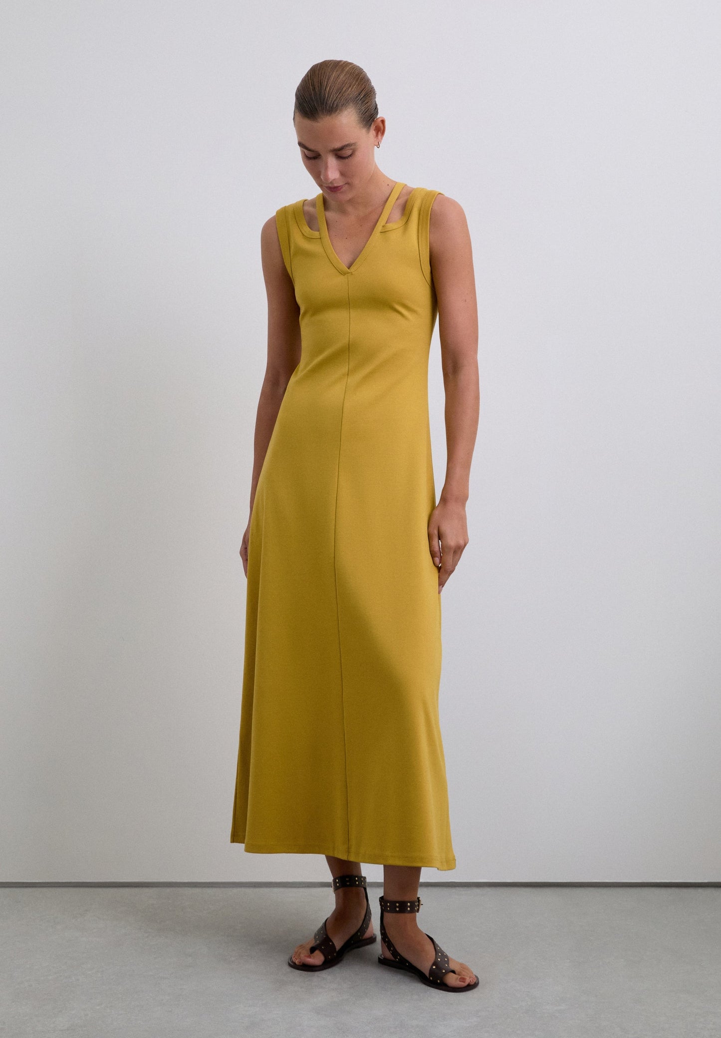 VESTIDO MIDI CUT OUT