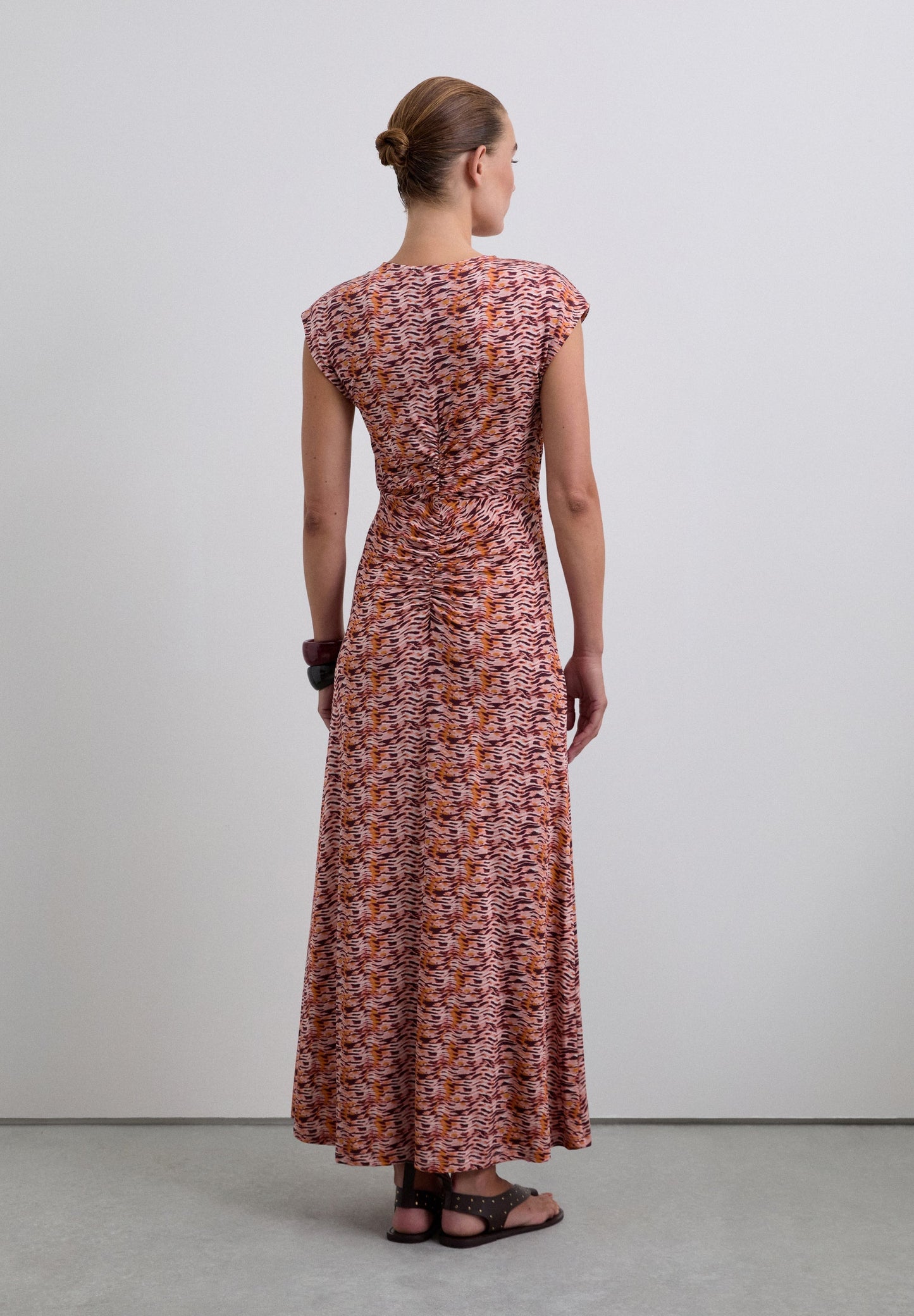 VESTIDO ESTAMPADO COM CUT OUT