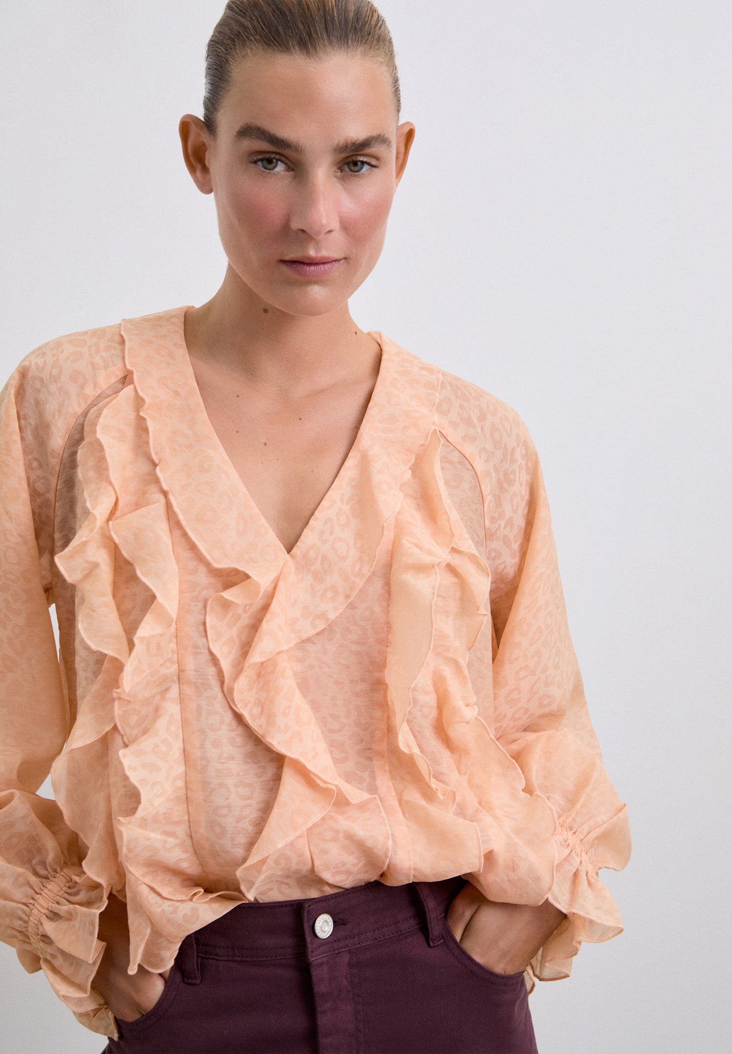 BLUSA COM FOLHOS ESTAMPADO ANIMAL