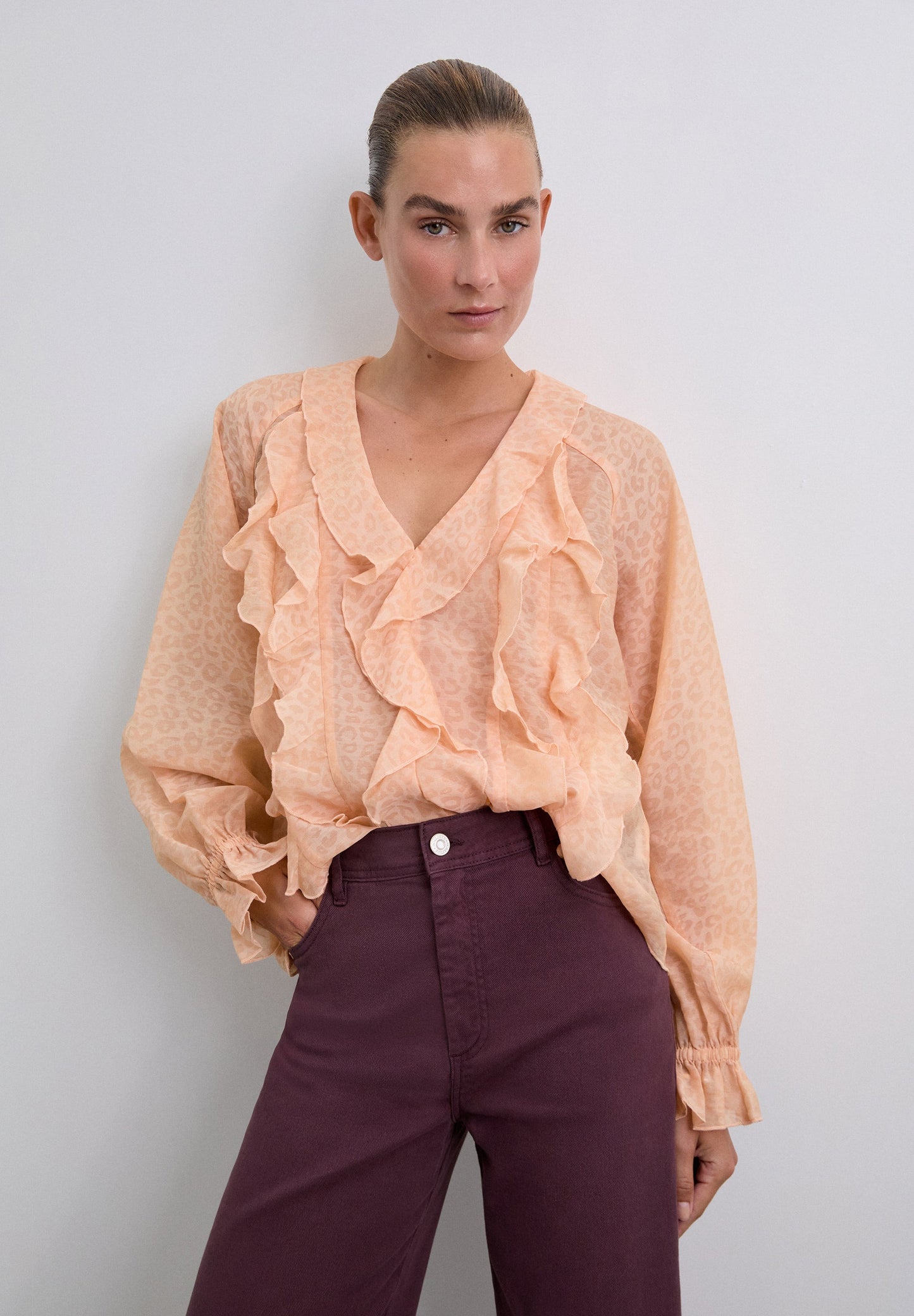 BLUSA COM FOLHOS ESTAMPADO ANIMAL