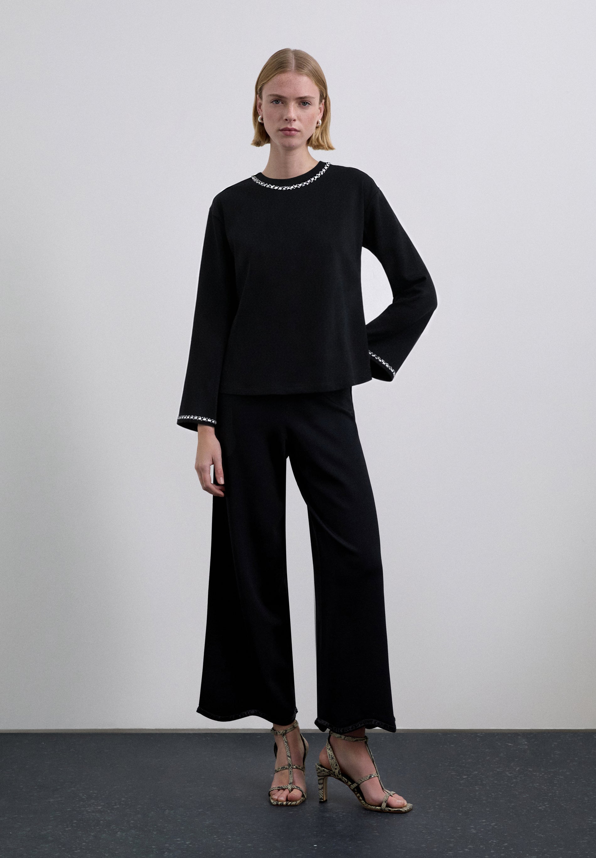 SCEMBELLISHMENT SWEATER