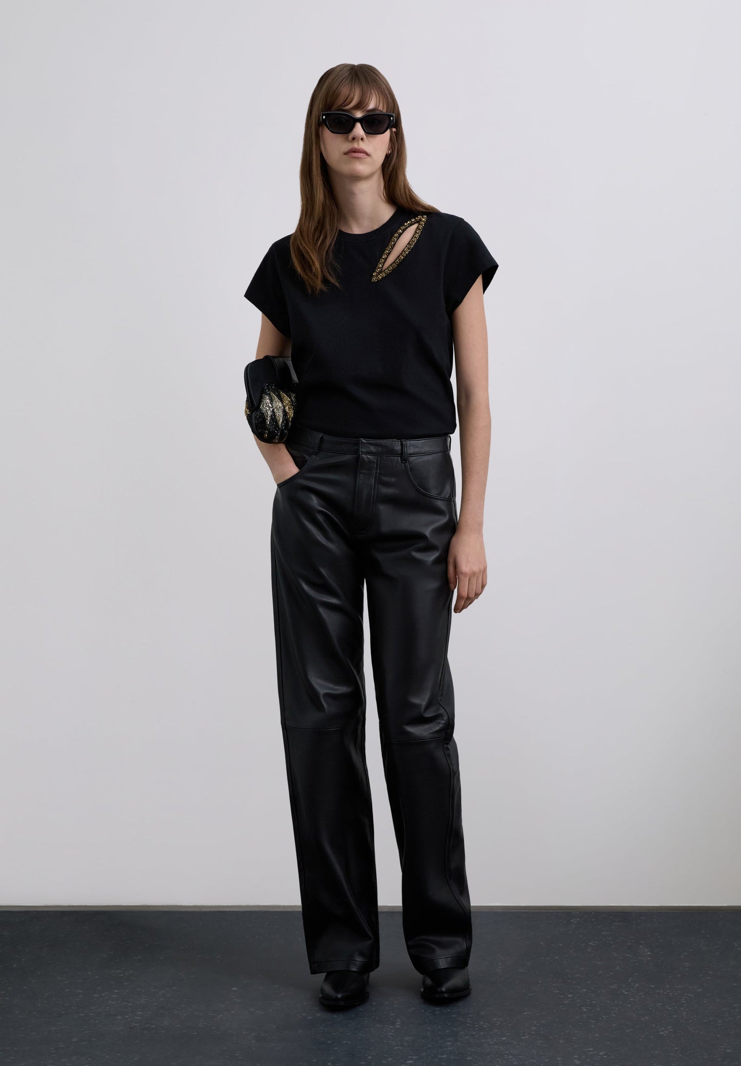 T-SHIRT COM PORMENOR DE ABERTURA