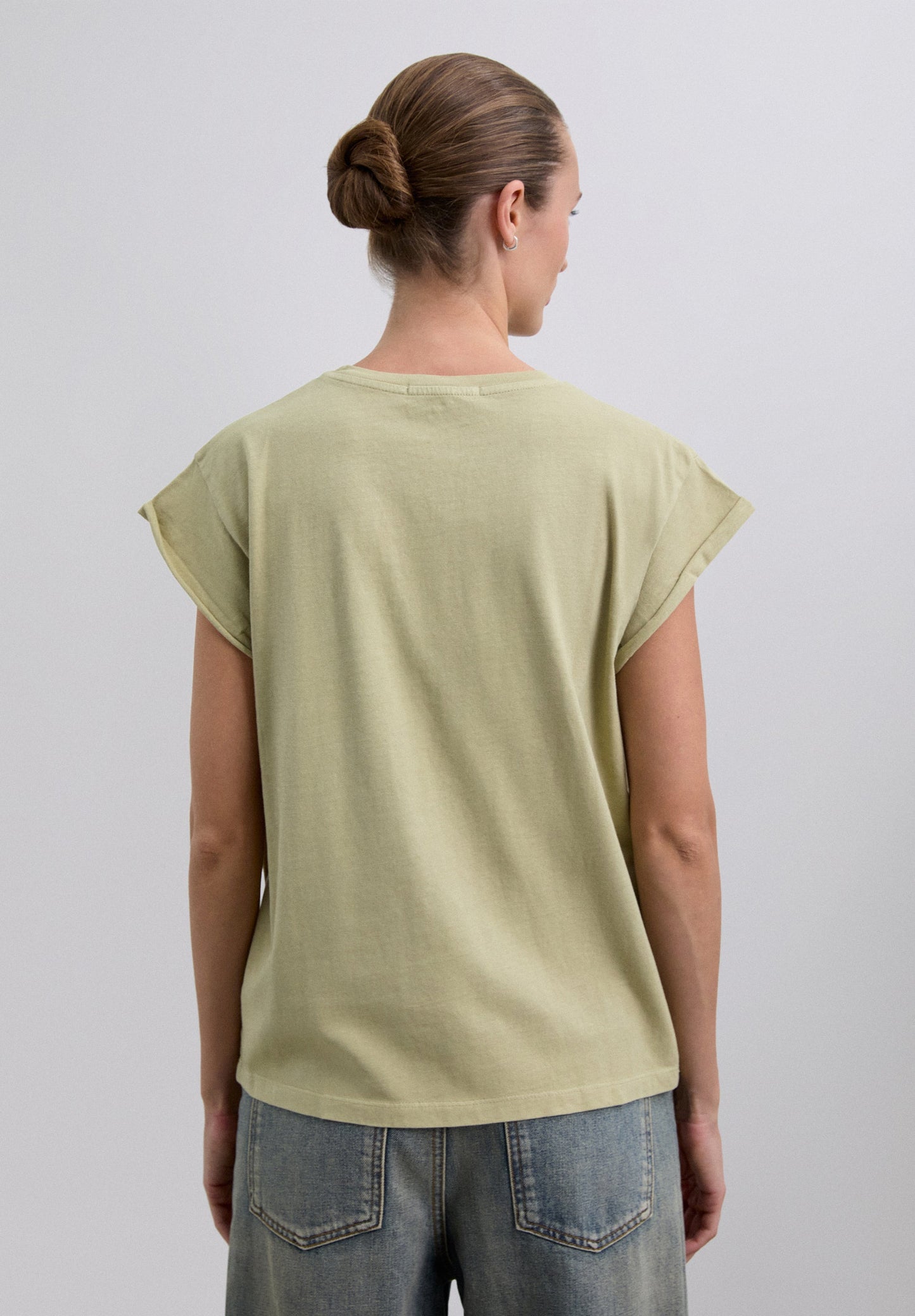 T-SHIRT BÁSICA COM SKULL