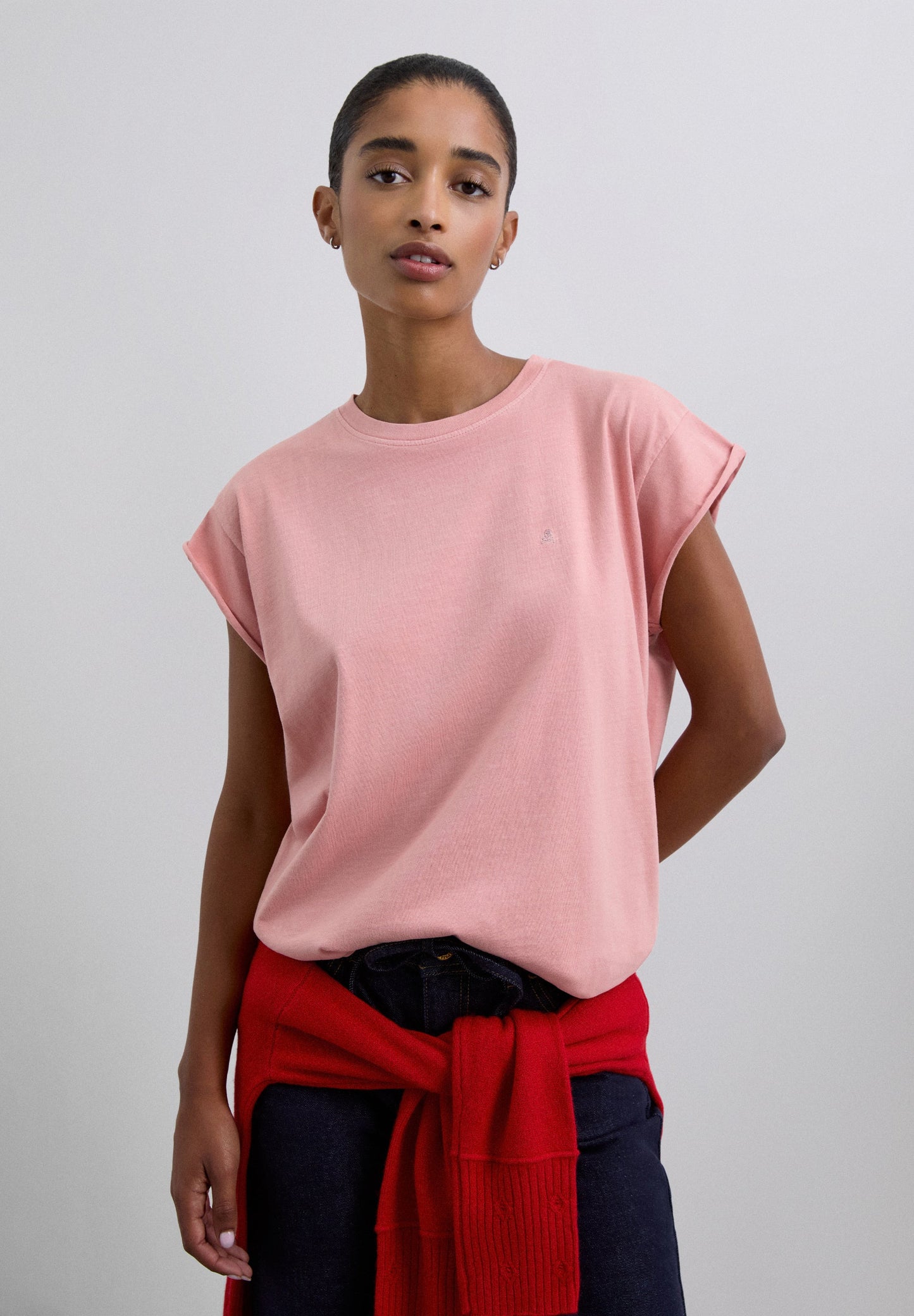 T-SHIRT BÁSICA COM SKULL