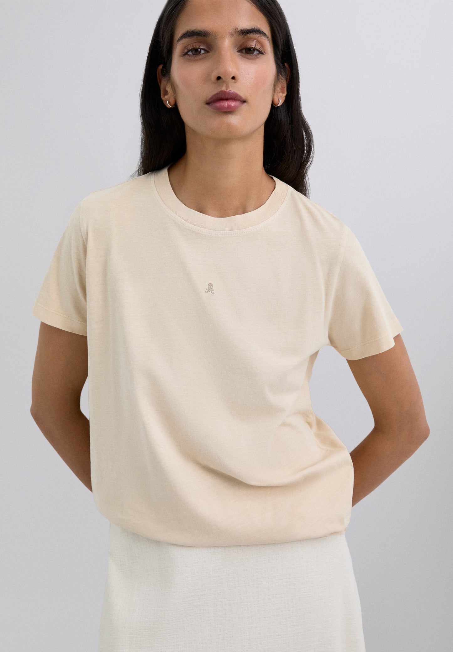 T-SHIRT BÁSICA COM SKULL
