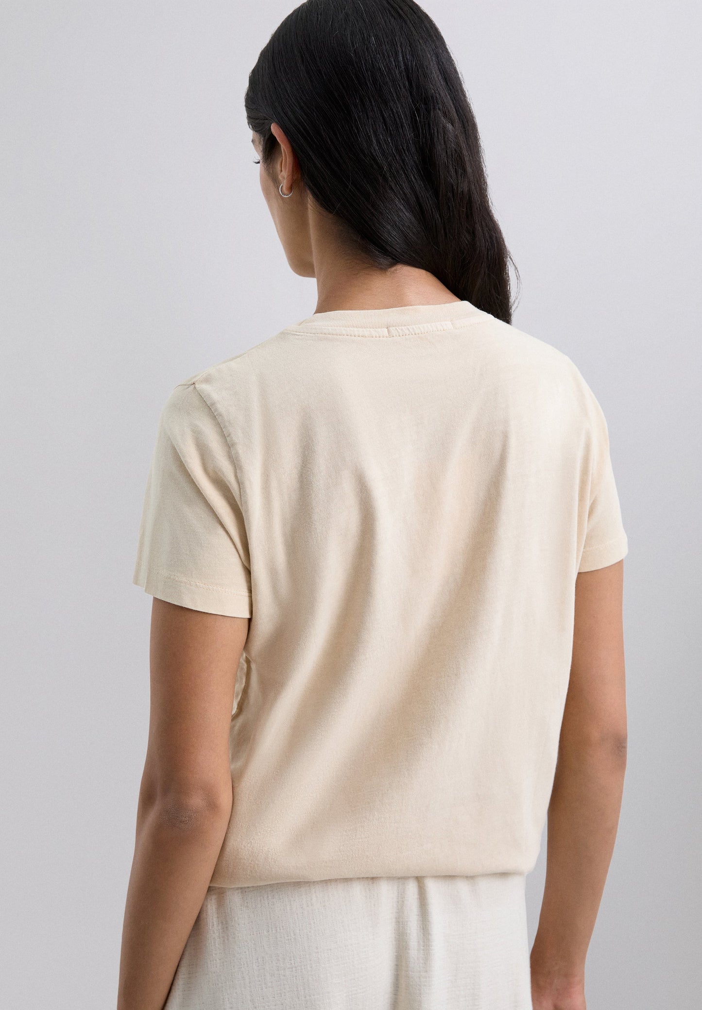 T-SHIRT BÁSICA COM SKULL