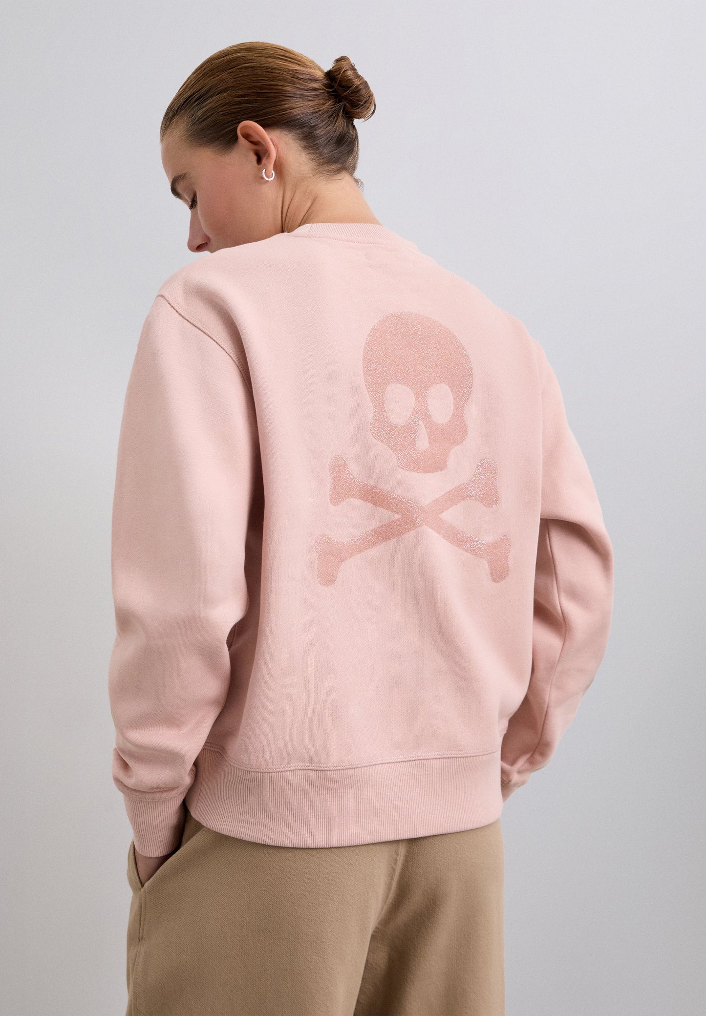 SWEATSHIRT COM SKULL ATRÁS EM GLITTER