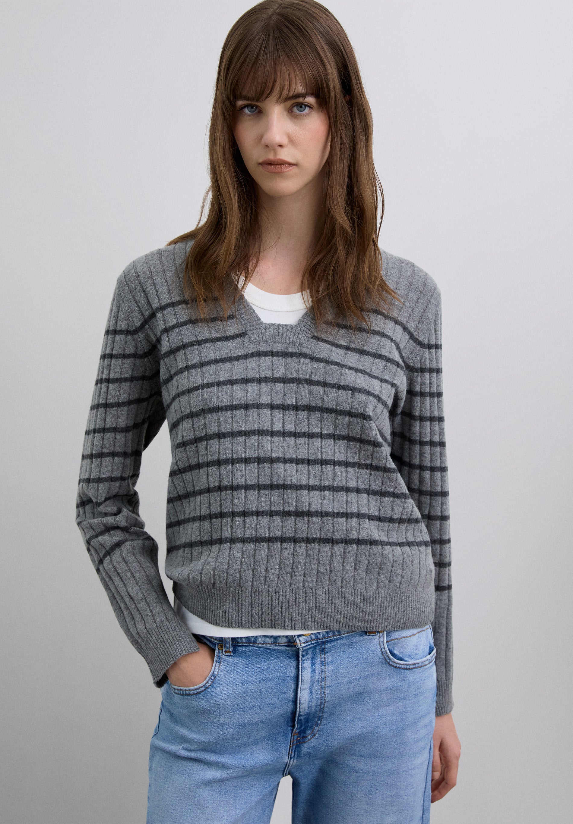 SWEATER NERVURAS ÀS RISCAS