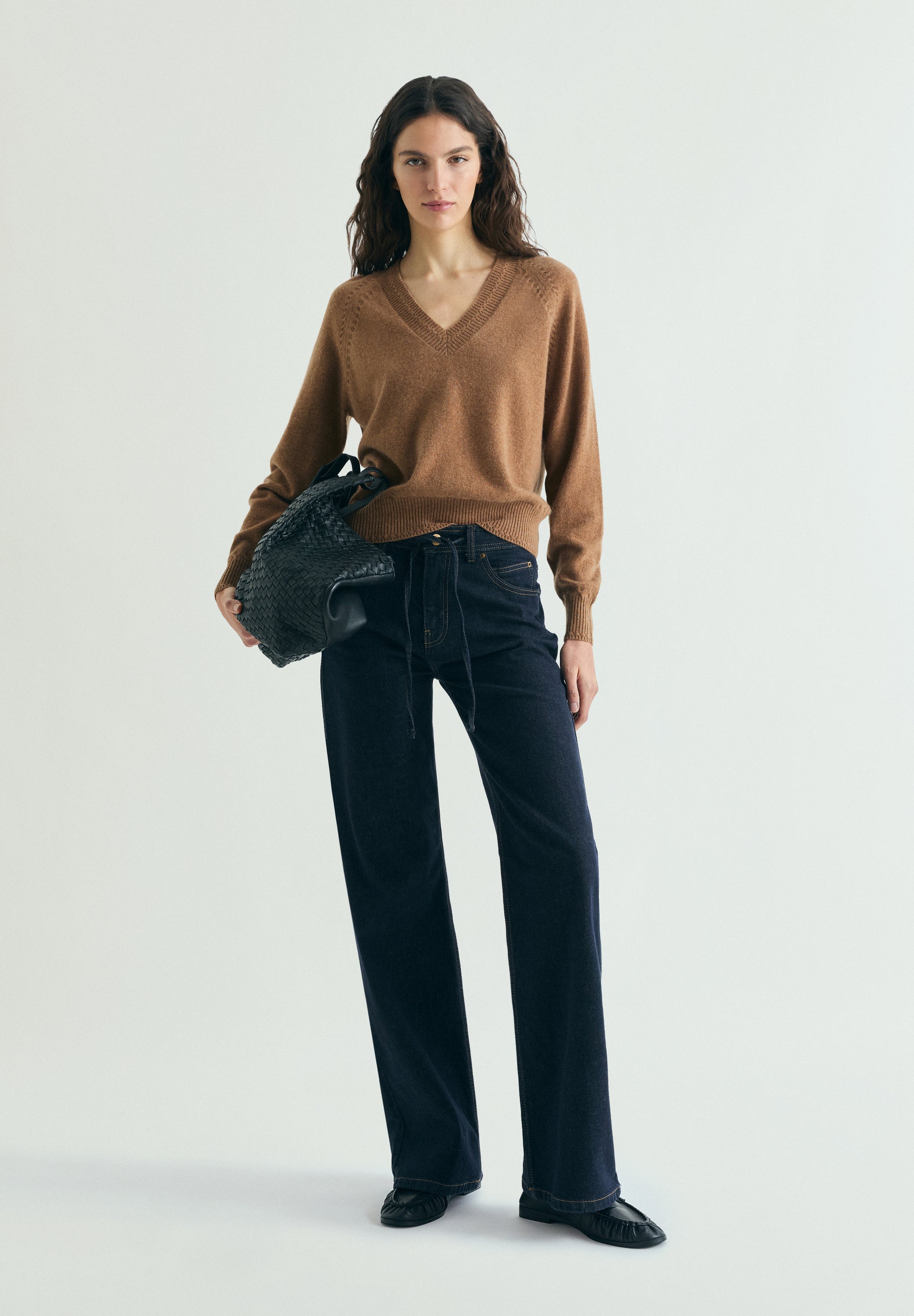 JEANS COM PORMENOR DE CINTURA
