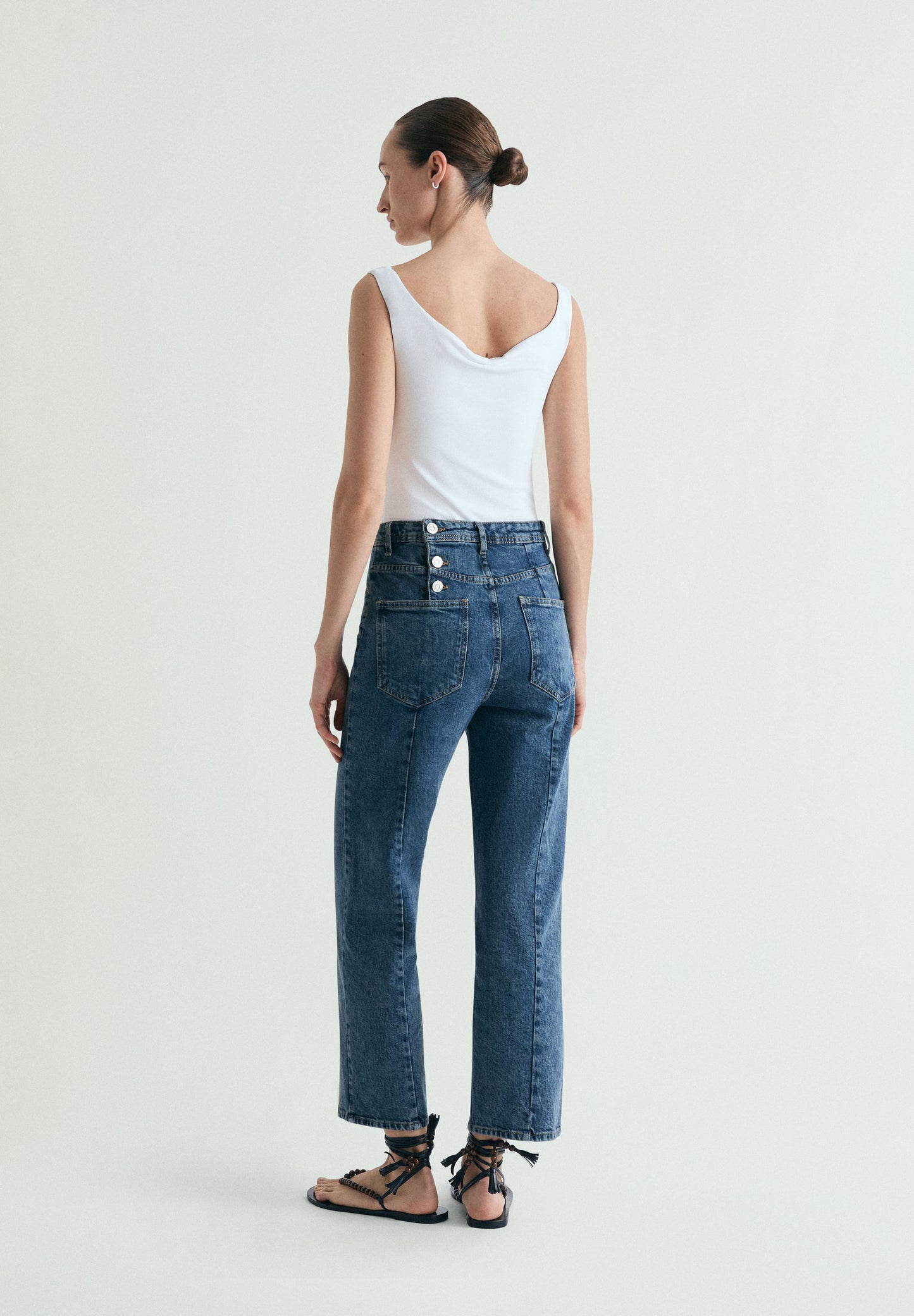 JEANS BOTÕES TRASEIROS