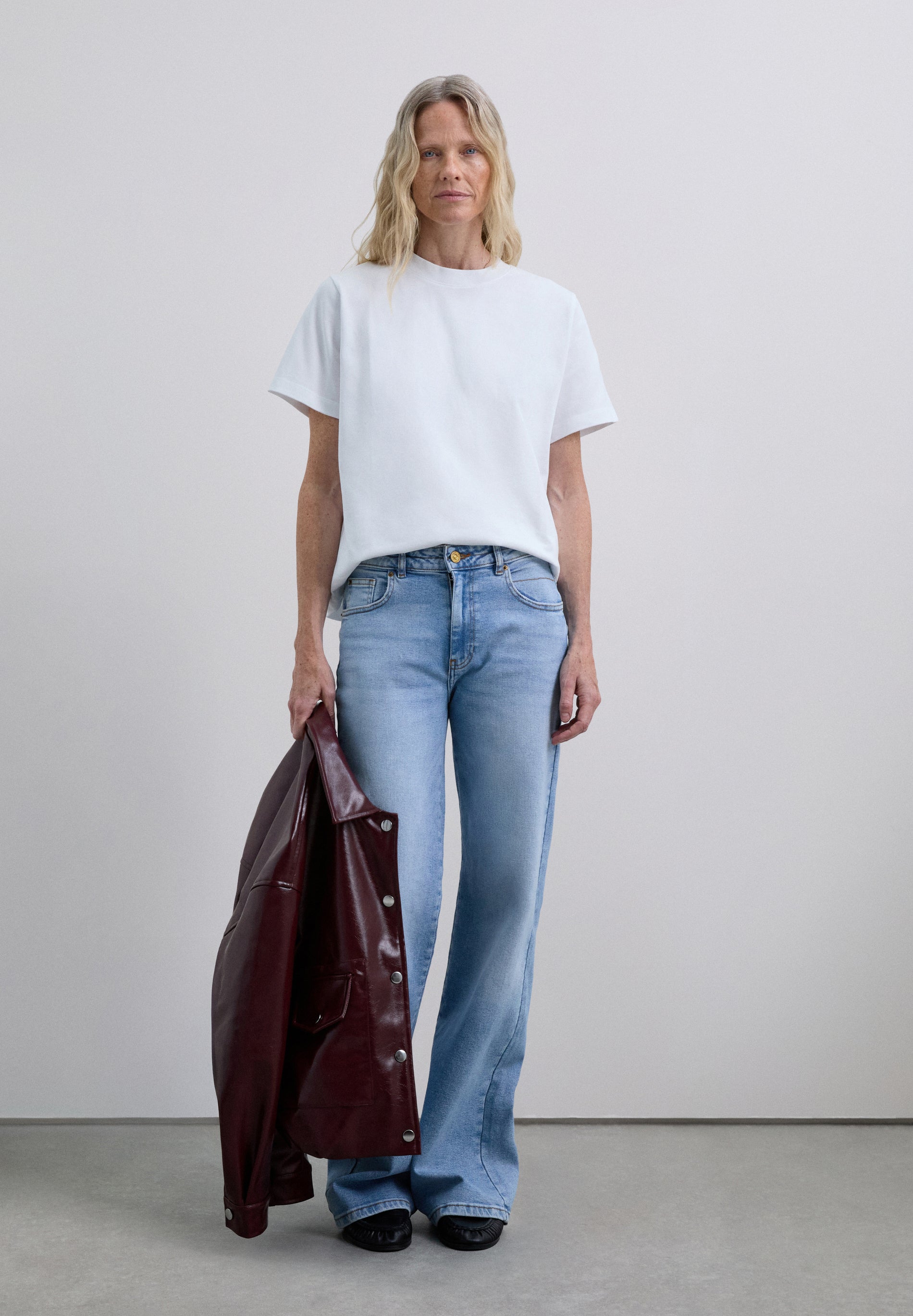 CALÇAS JEANS COM 5 BOLSOS
