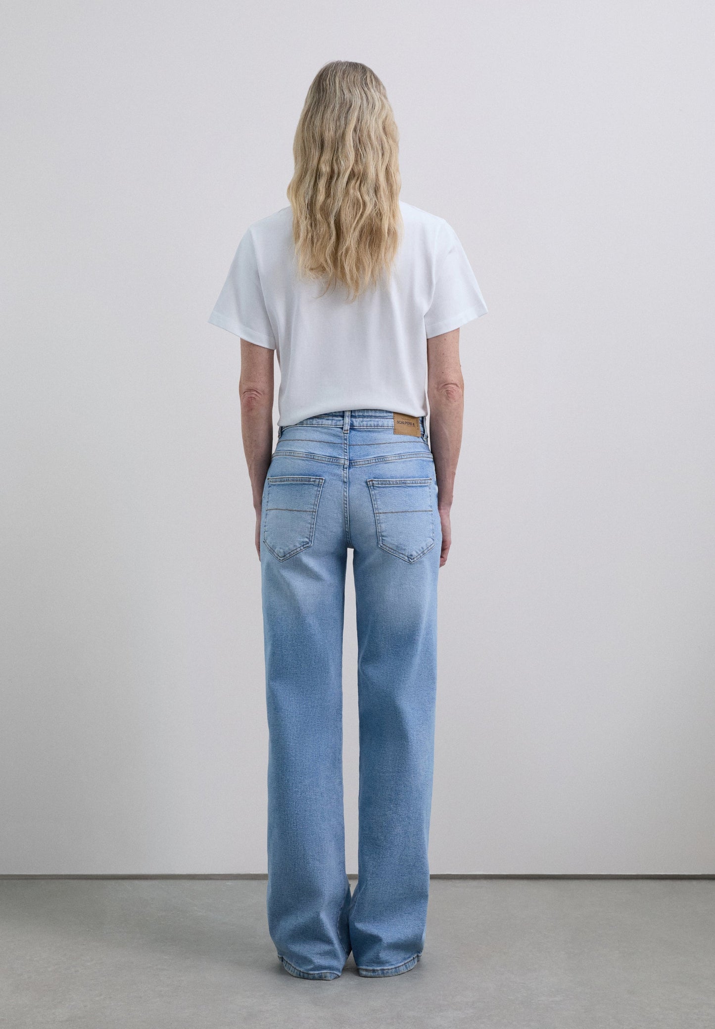 CALÇAS JEANS COM 5 BOLSOS