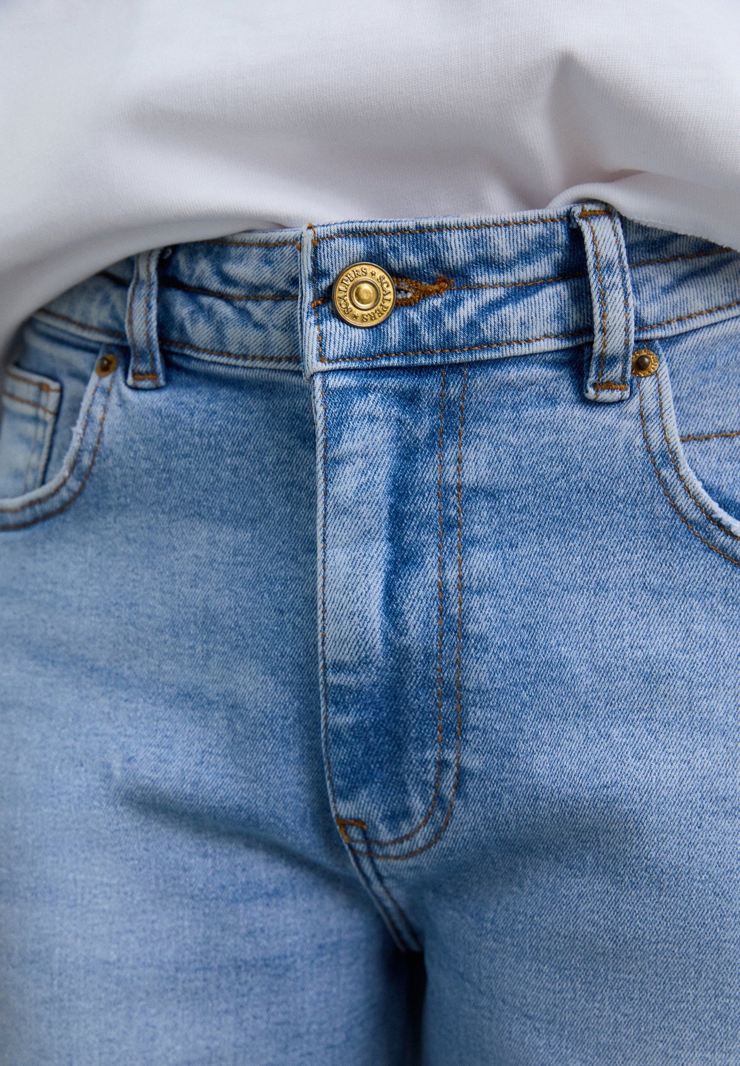 CALÇAS JEANS COM 5 BOLSOS