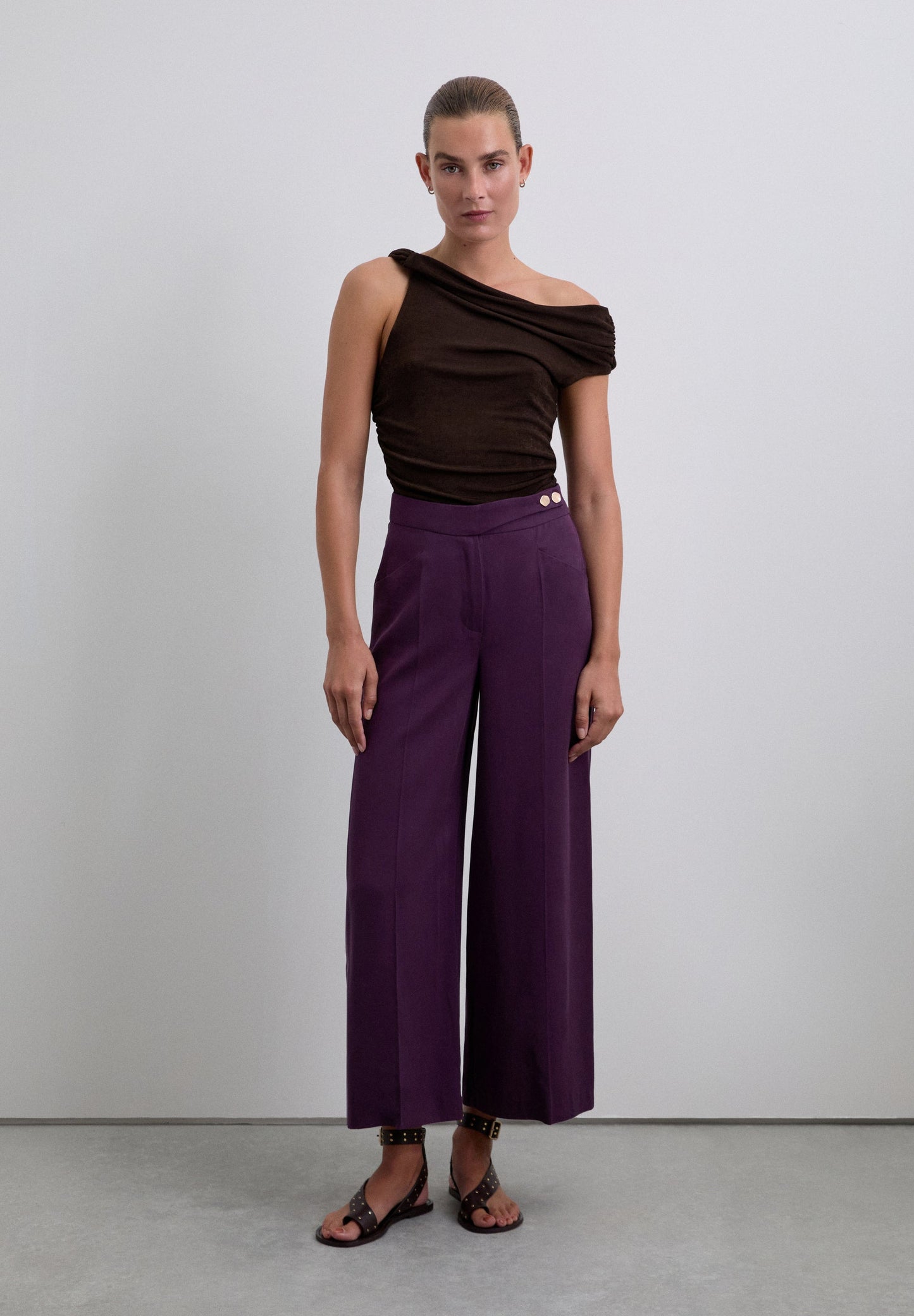 CALÇAS CULOTTES COM PINÇAS