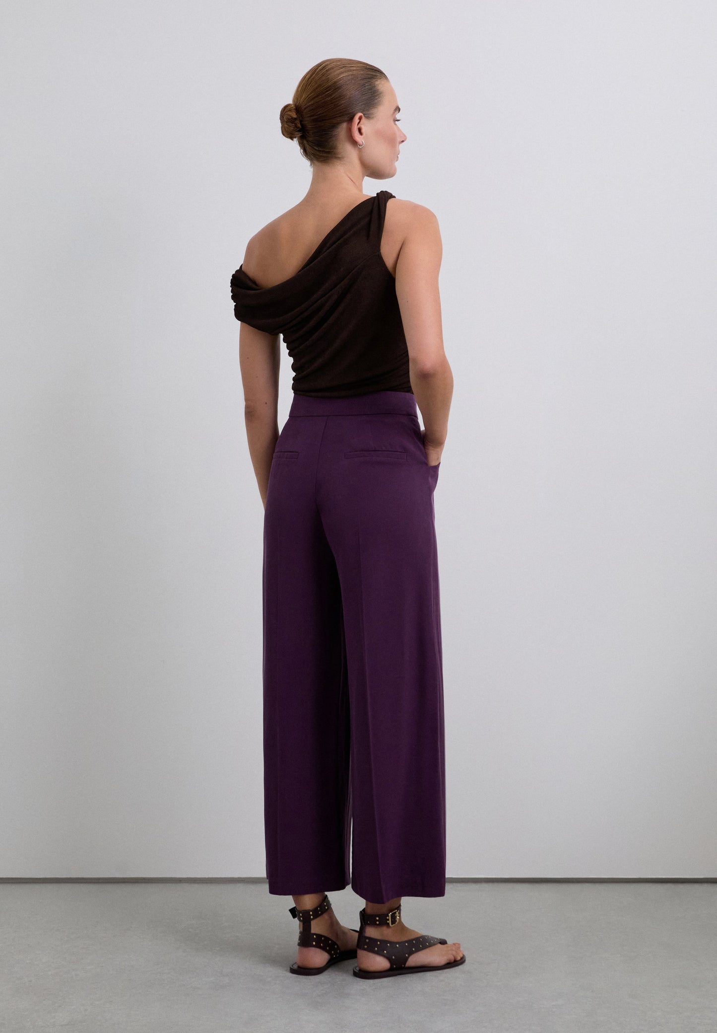 CALÇAS CULOTTES COM PINÇAS