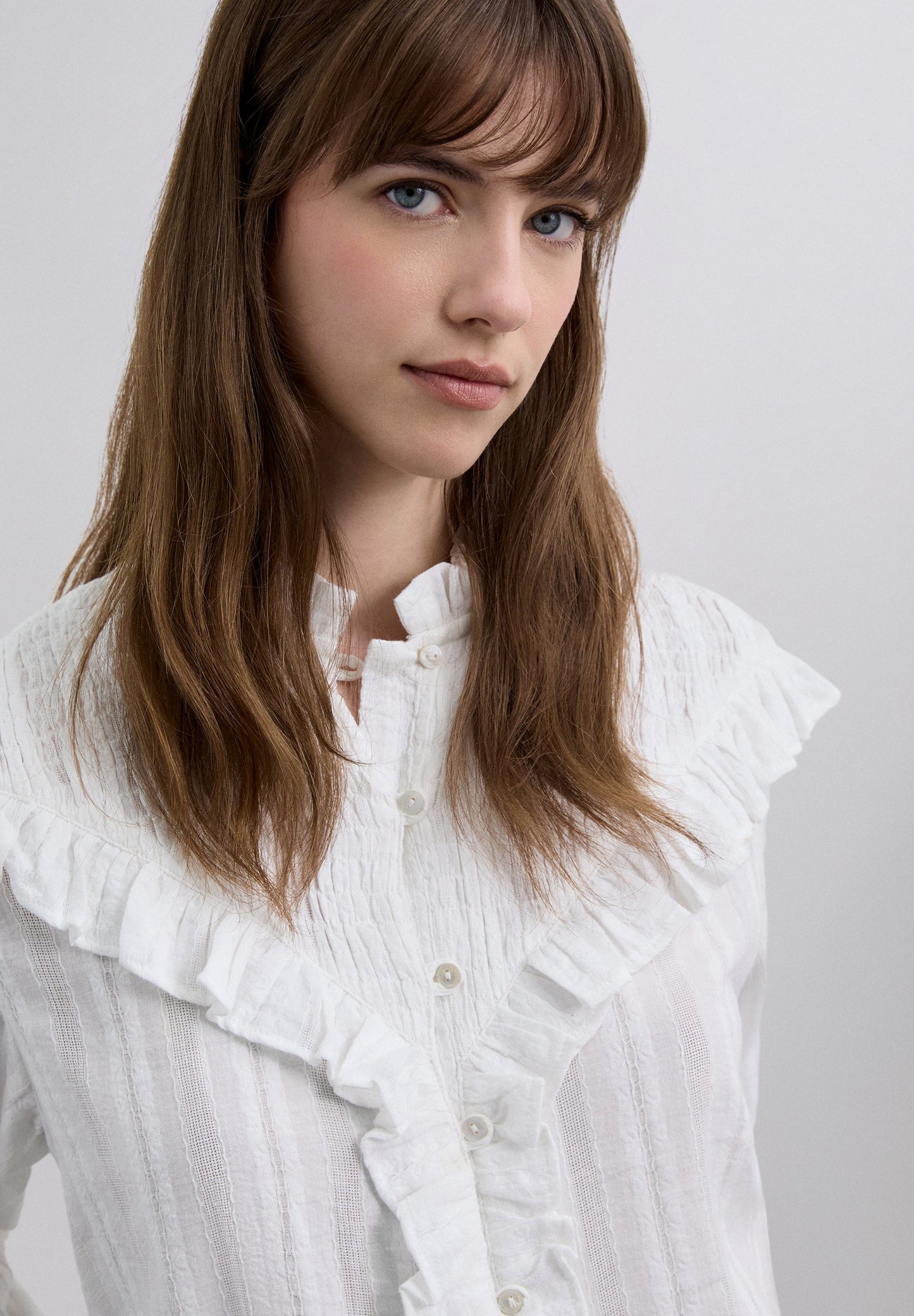 BLUSA FRANZIDA COM FOLHO.