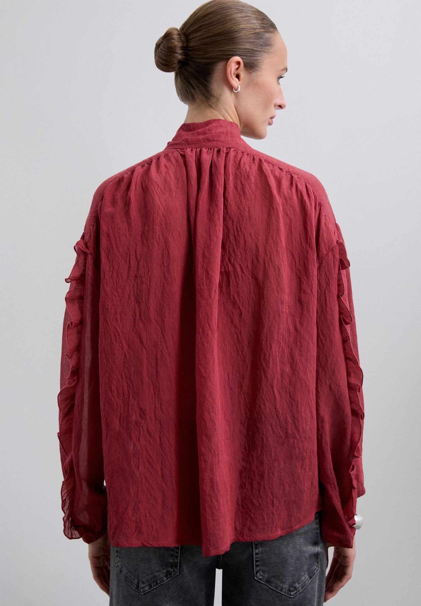 BLUSA PORMENOR DE LAÇO E FRANZIDOS