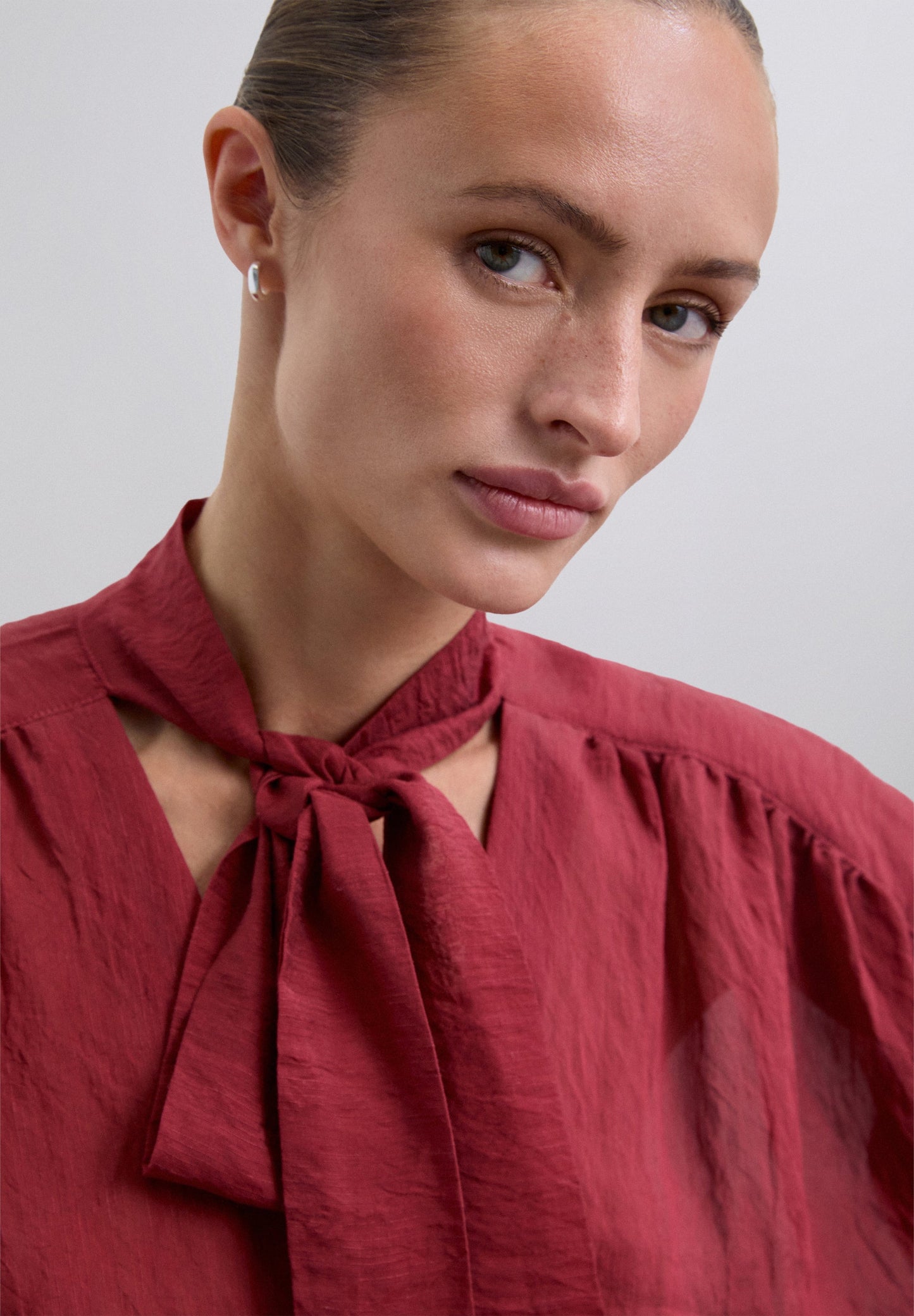 BLUSA PORMENOR DE LAÇO E FRANZIDOS