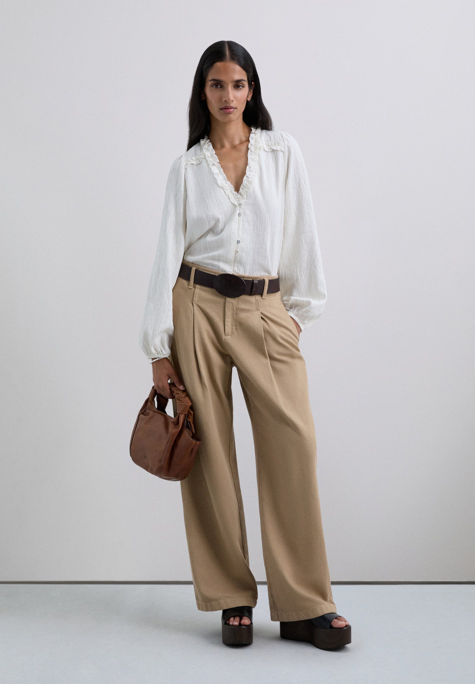 BLUSA COM FRANZIDOS FIO METÁLICO