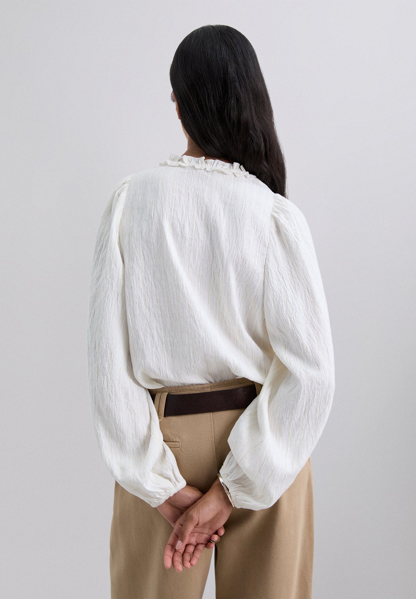 BLUSA COM FRANZIDOS FIO METÁLICO