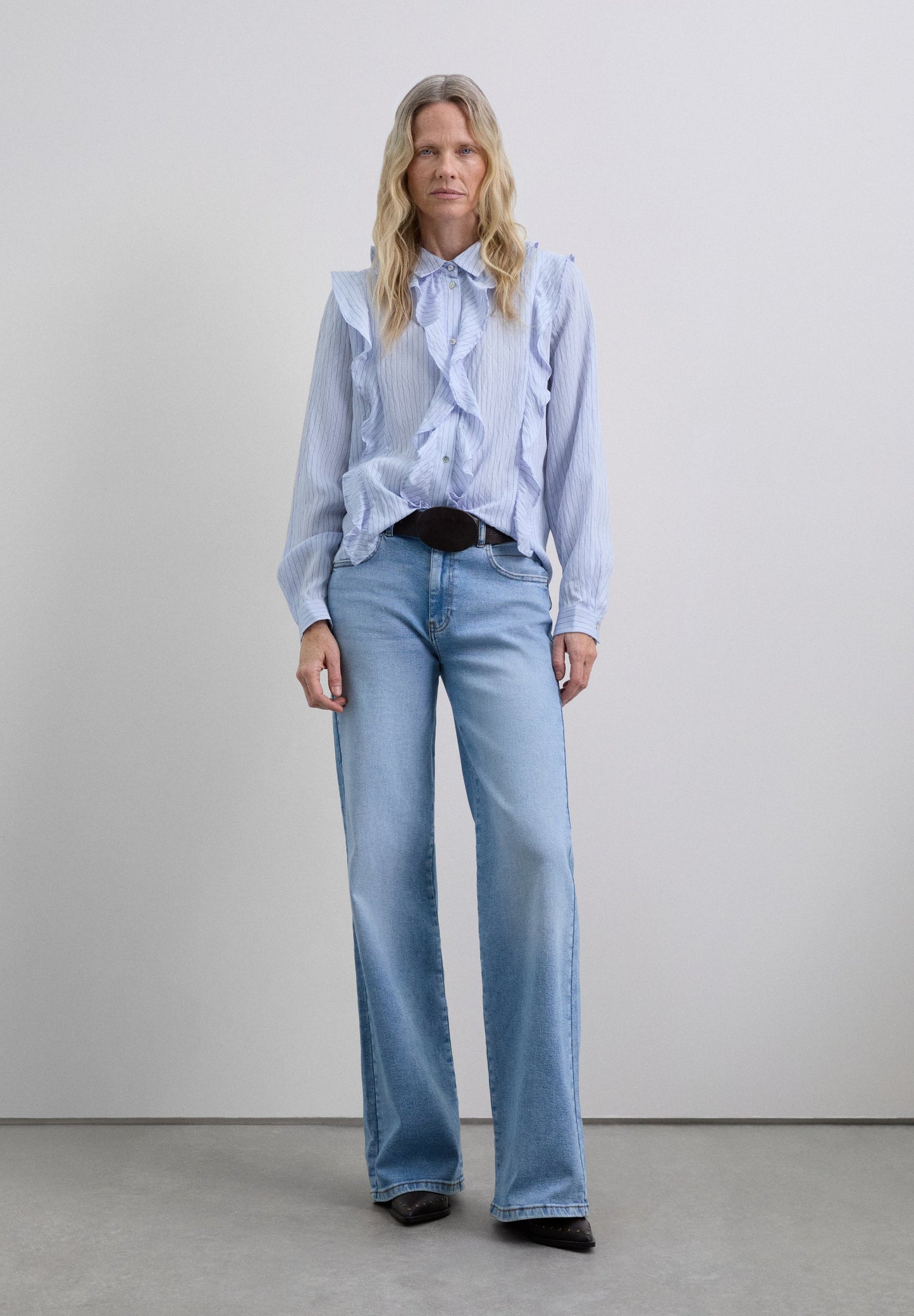 CAMISA RISCA DIPLOMÁTICA COM FOLHOS