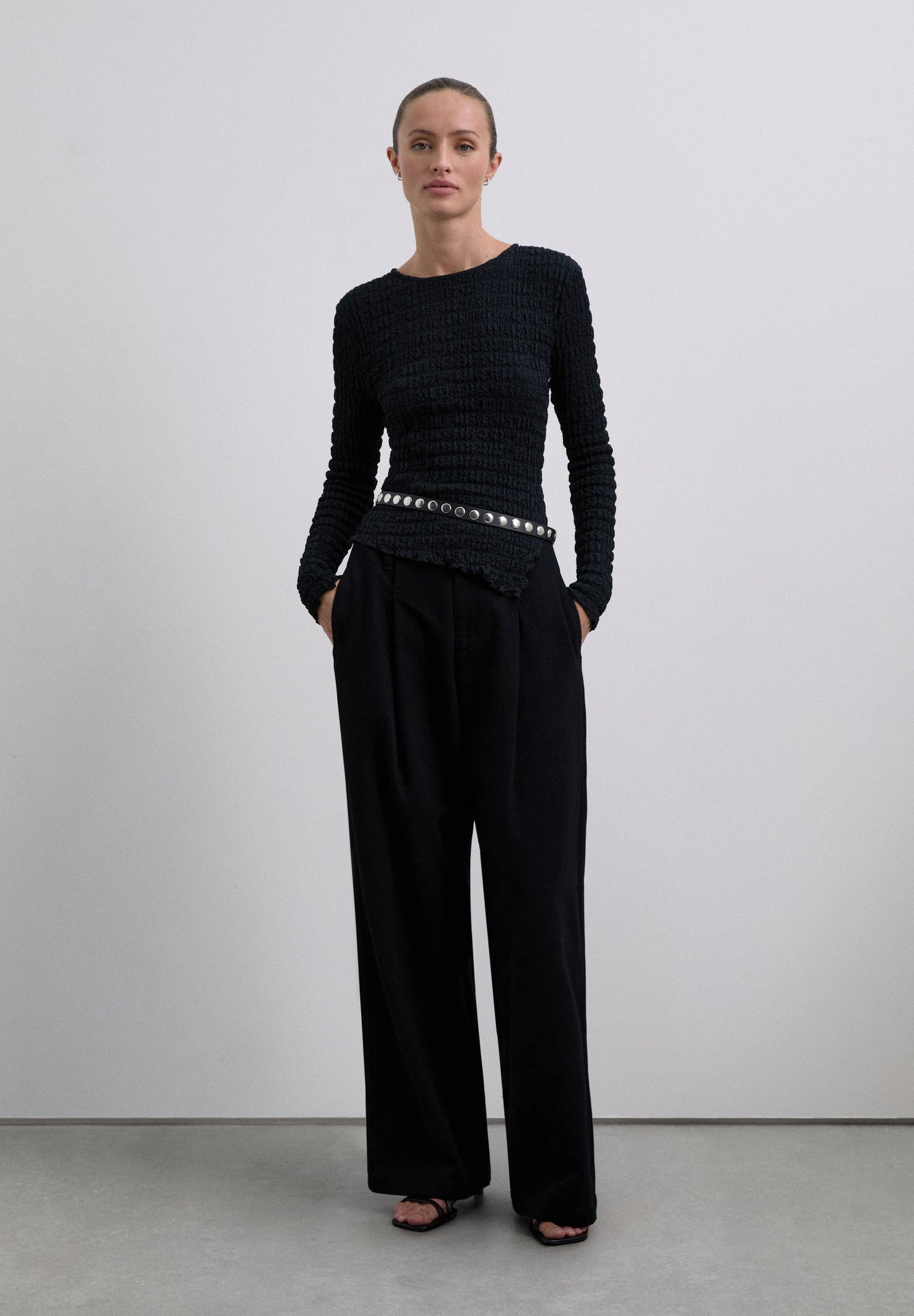 TOP DE DECOTE REDONDO COM ESTRUTURA