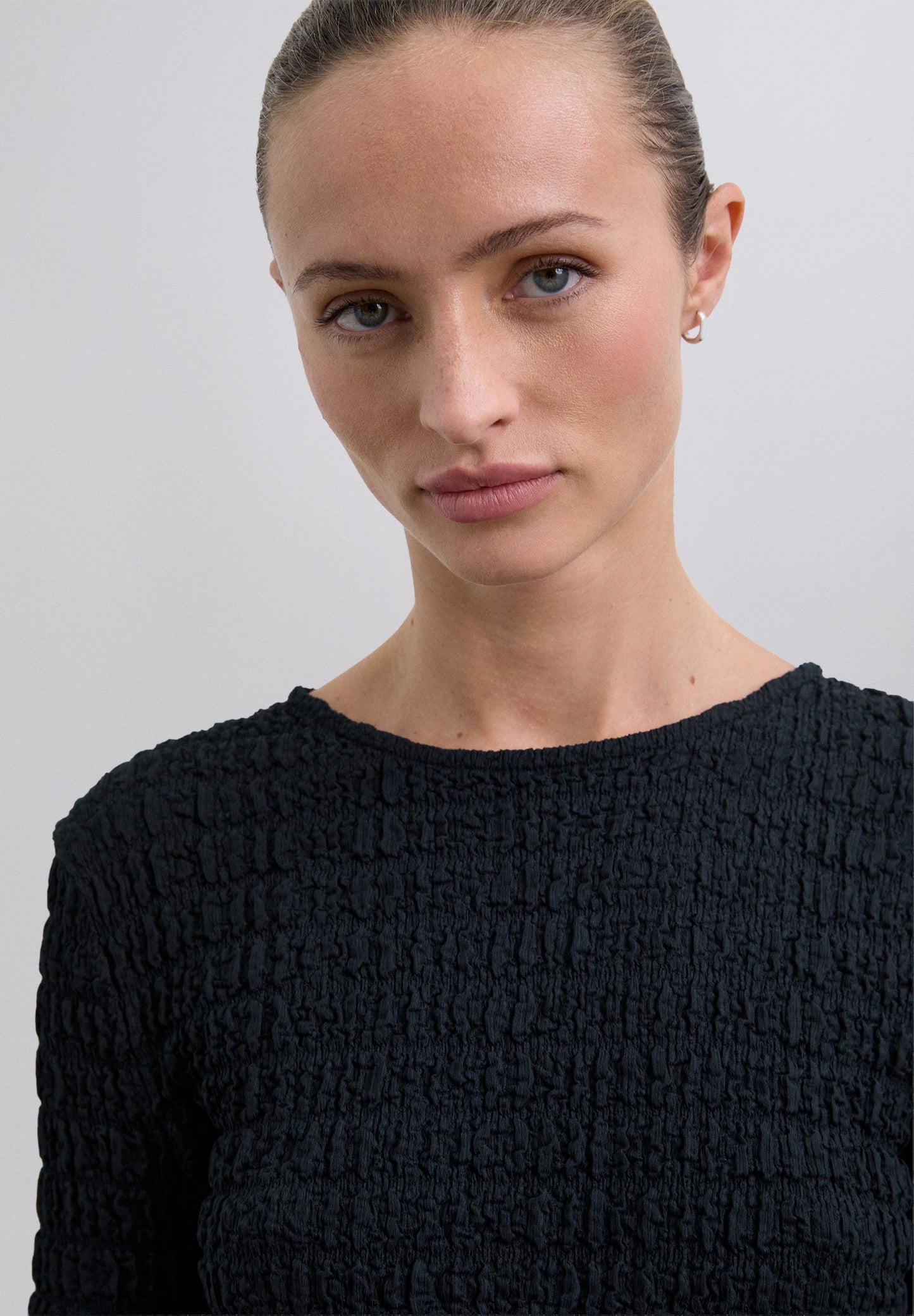 TOP DE DECOTE REDONDO COM ESTRUTURA