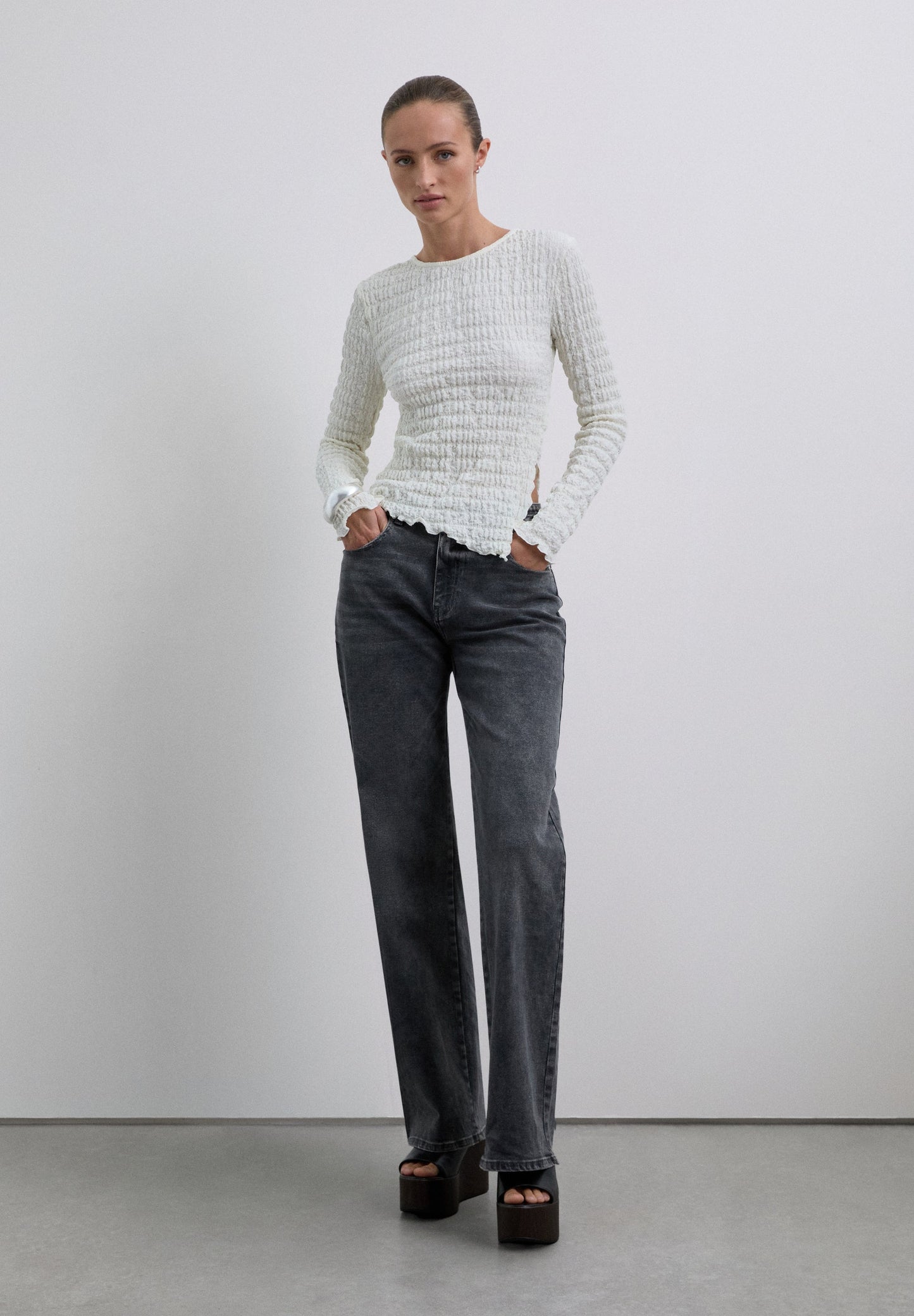 TOP DE DECOTE REDONDO COM ESTRUTURA