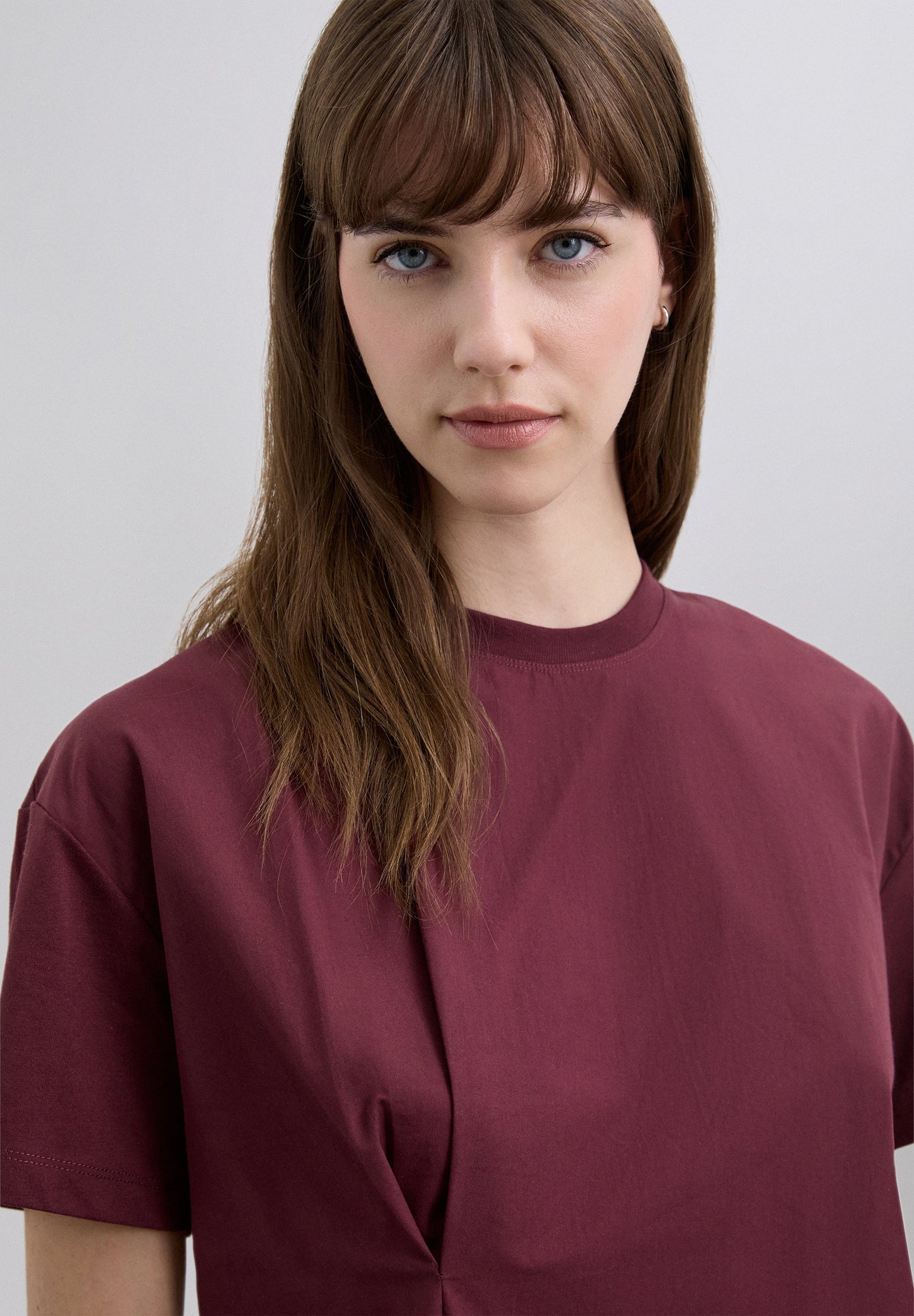 T-SHIRT ASSIMÉTRICA DE DECOTE REDONDO