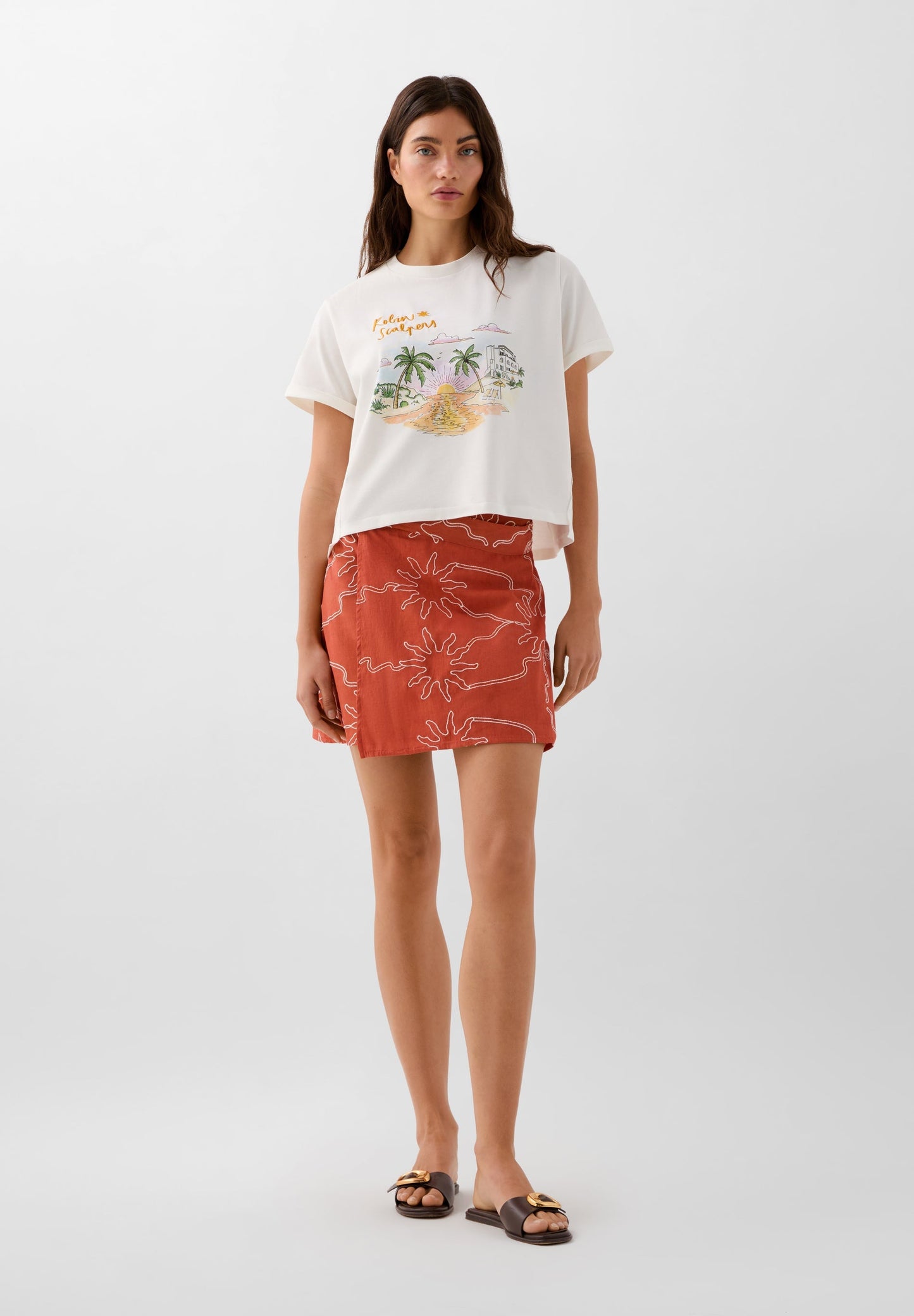 T-SHIRT ESTAMPADA BORDADA