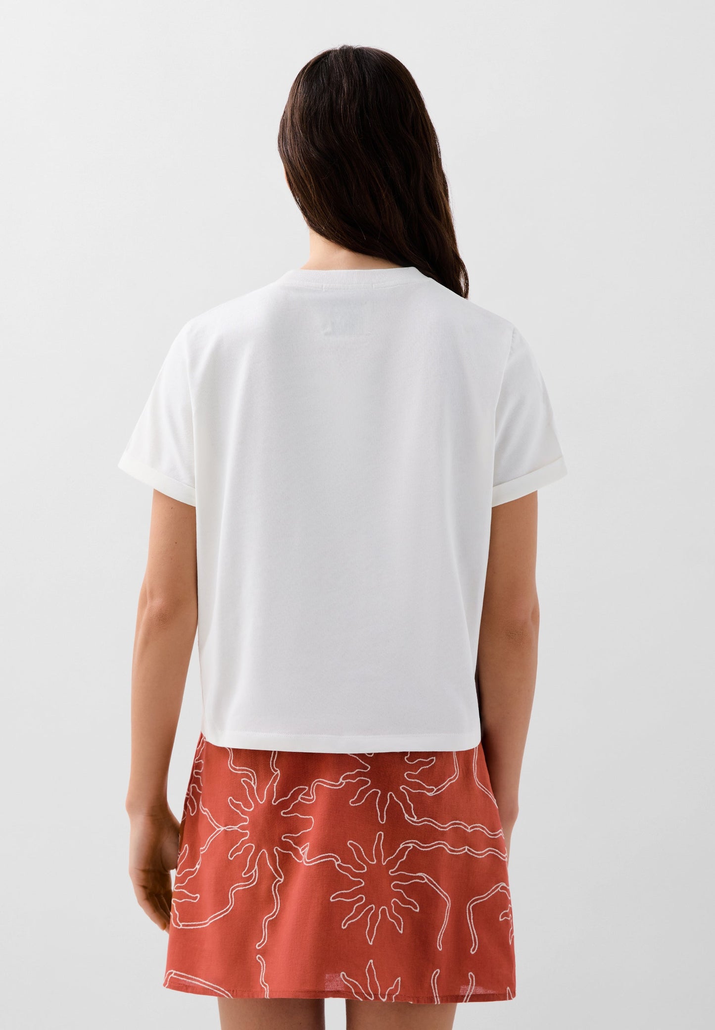 T-SHIRT ESTAMPADA BORDADA