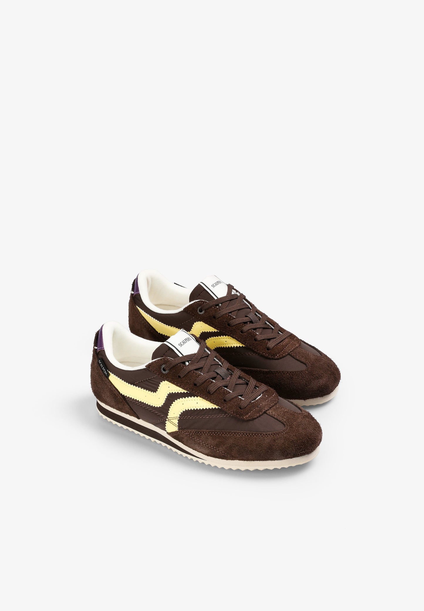 SAPATILHAS DE CAMURÇA EM CONTRASTE