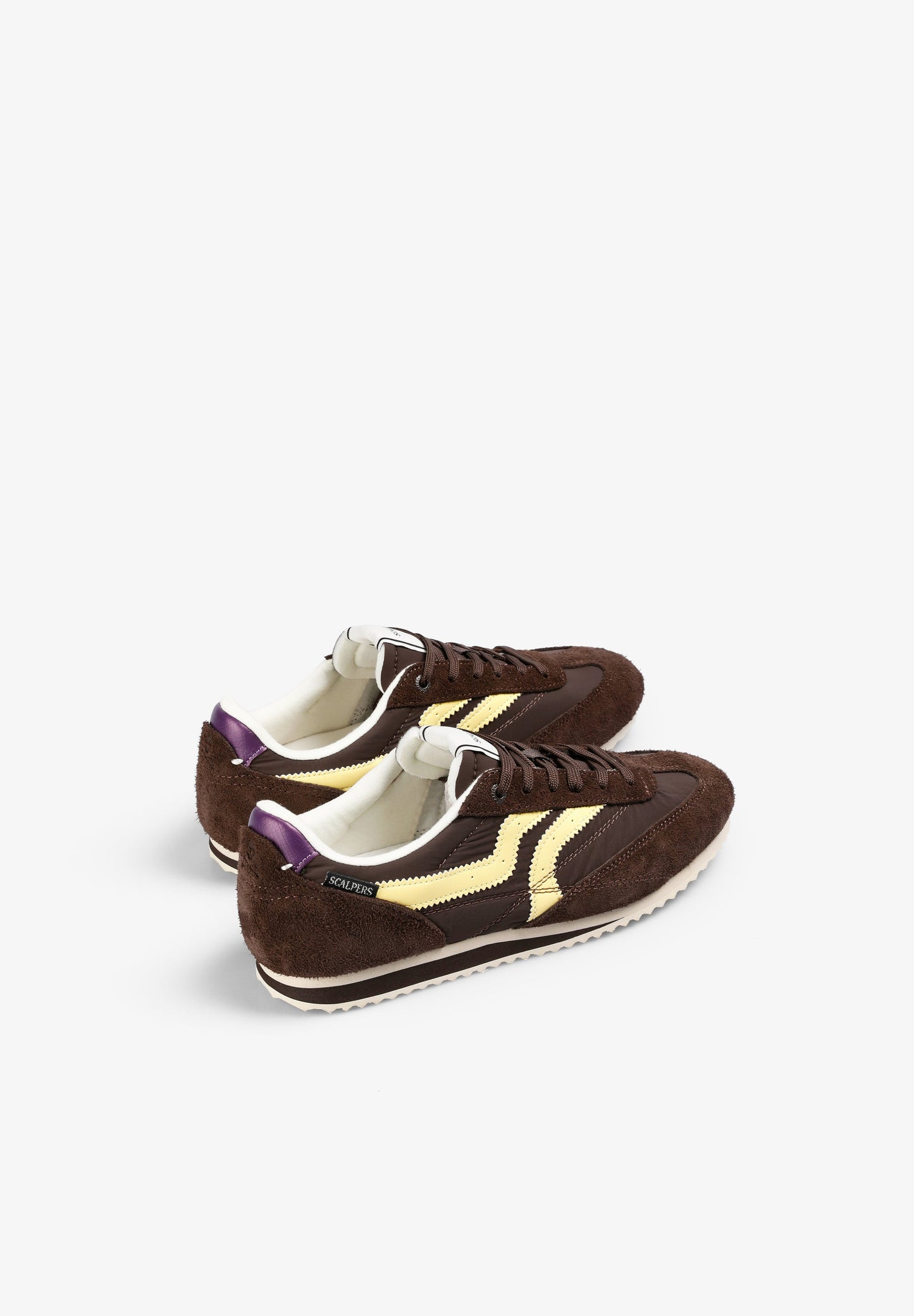 SAPATILHAS DE CAMURÇA EM CONTRASTE