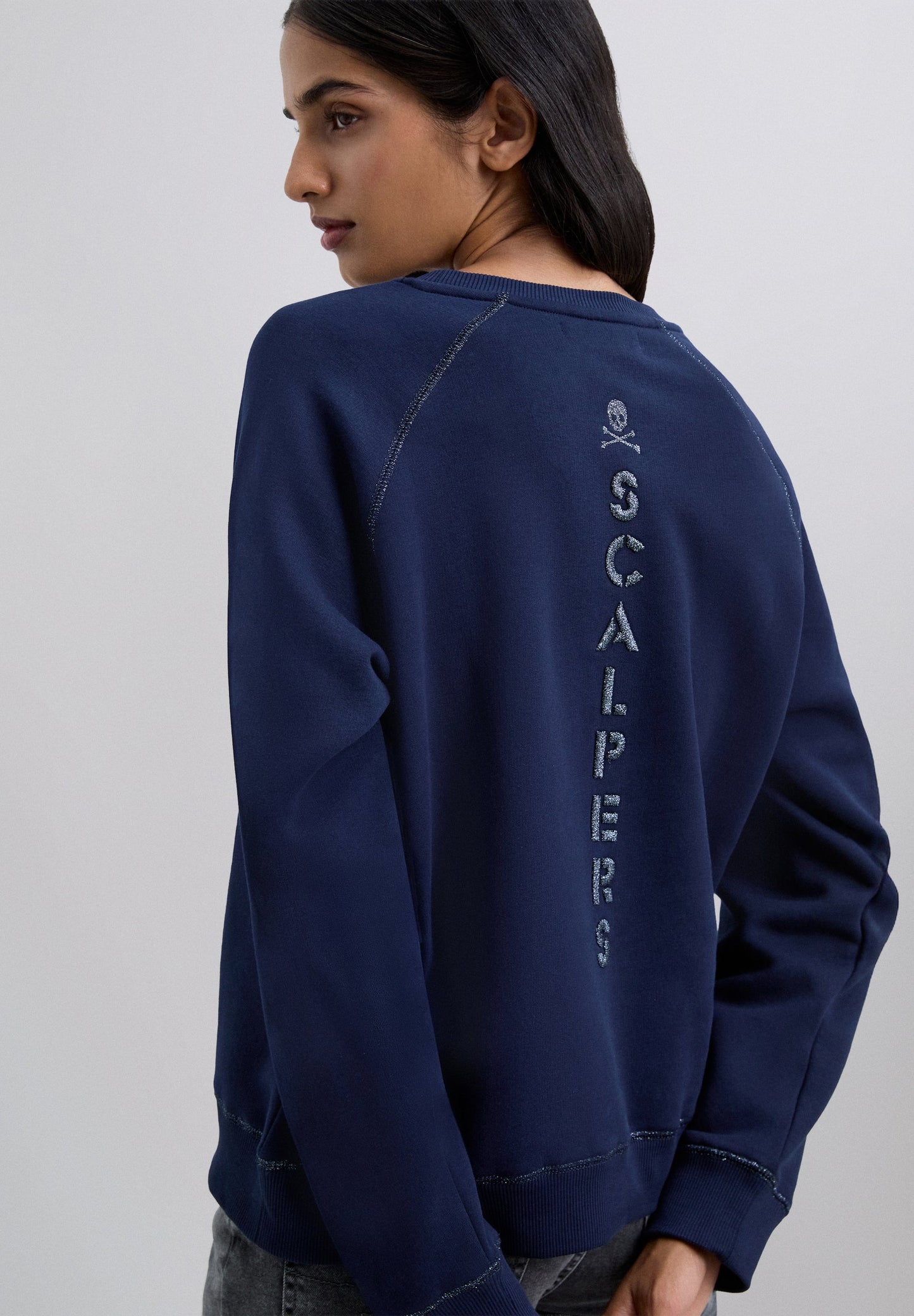 SWEATSHIRT COM LOGÓTIPO BORDADO ATRÁS