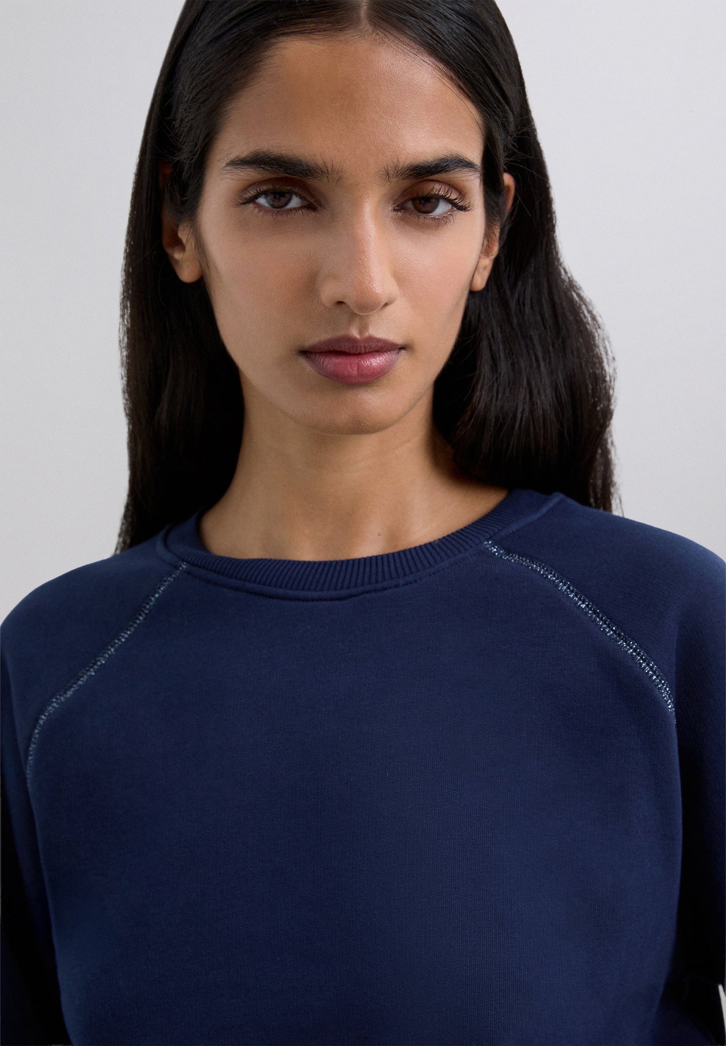 SWEATSHIRT COM LOGÓTIPO BORDADO ATRÁS