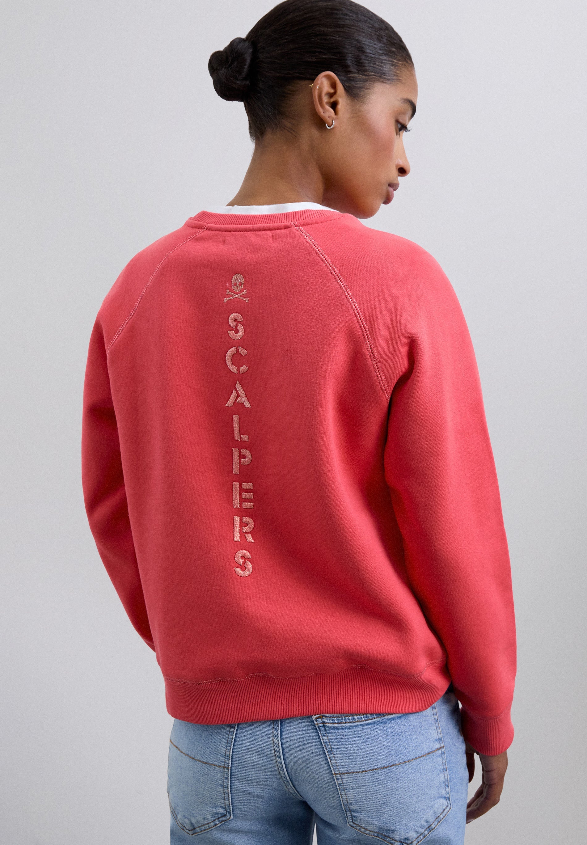 SWEATSHIRT COM LOGÓTIPO BORDADO ATRÁS