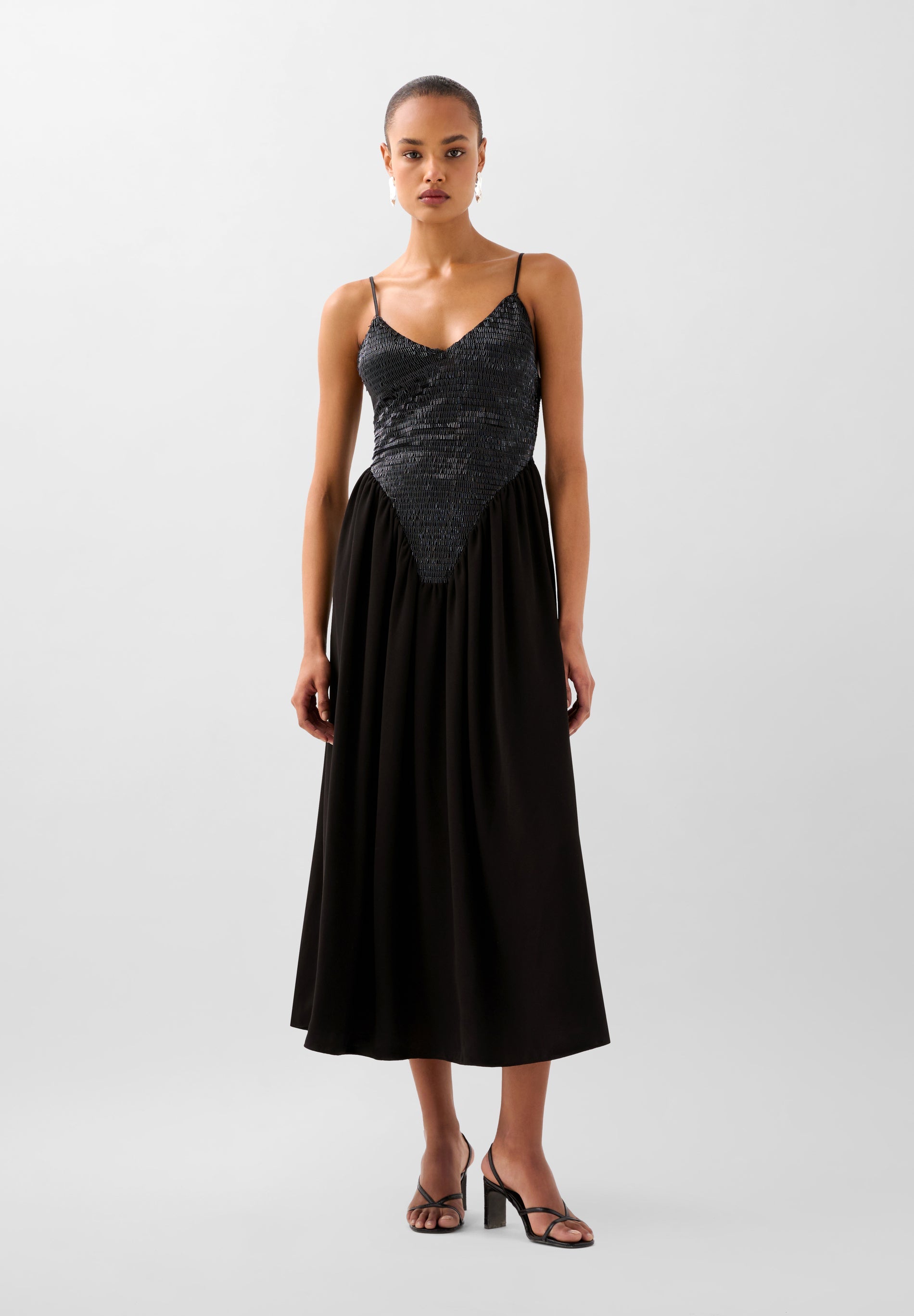 VESTIDO COM CORPETE DE LANTEJOULAS