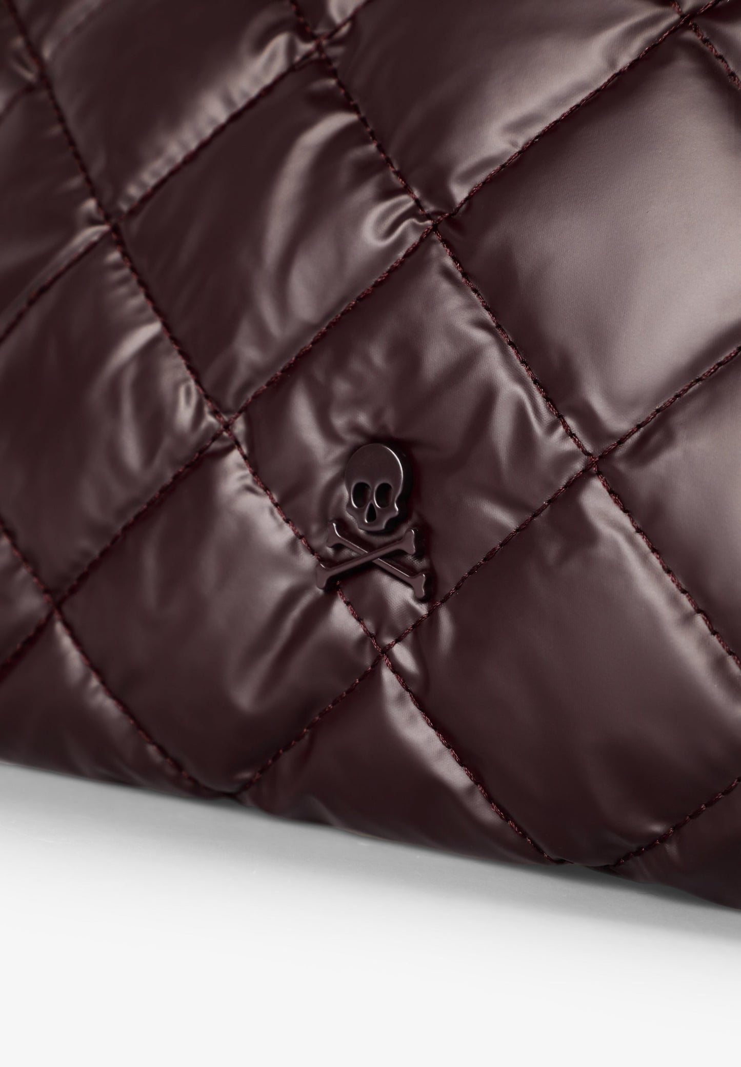 BOLSA SHOPPER ACOLCHOADA SKULL