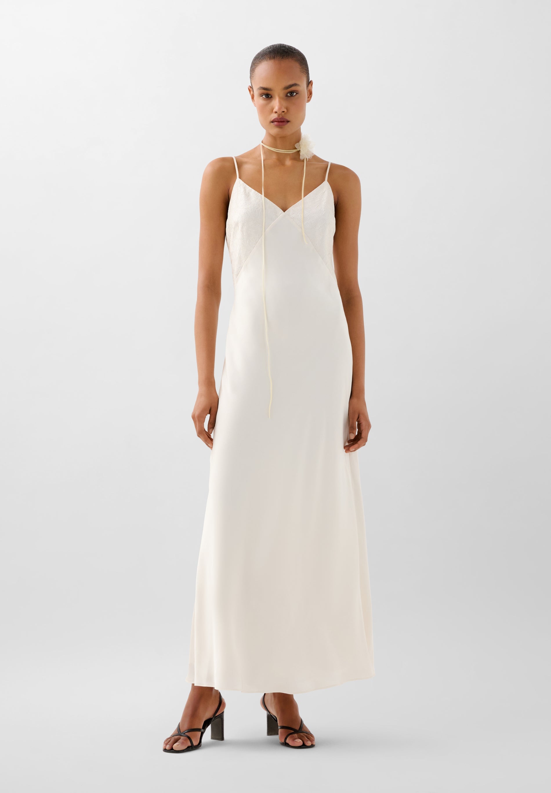 VESTIDO SLIP TEXTURA FLUIDO